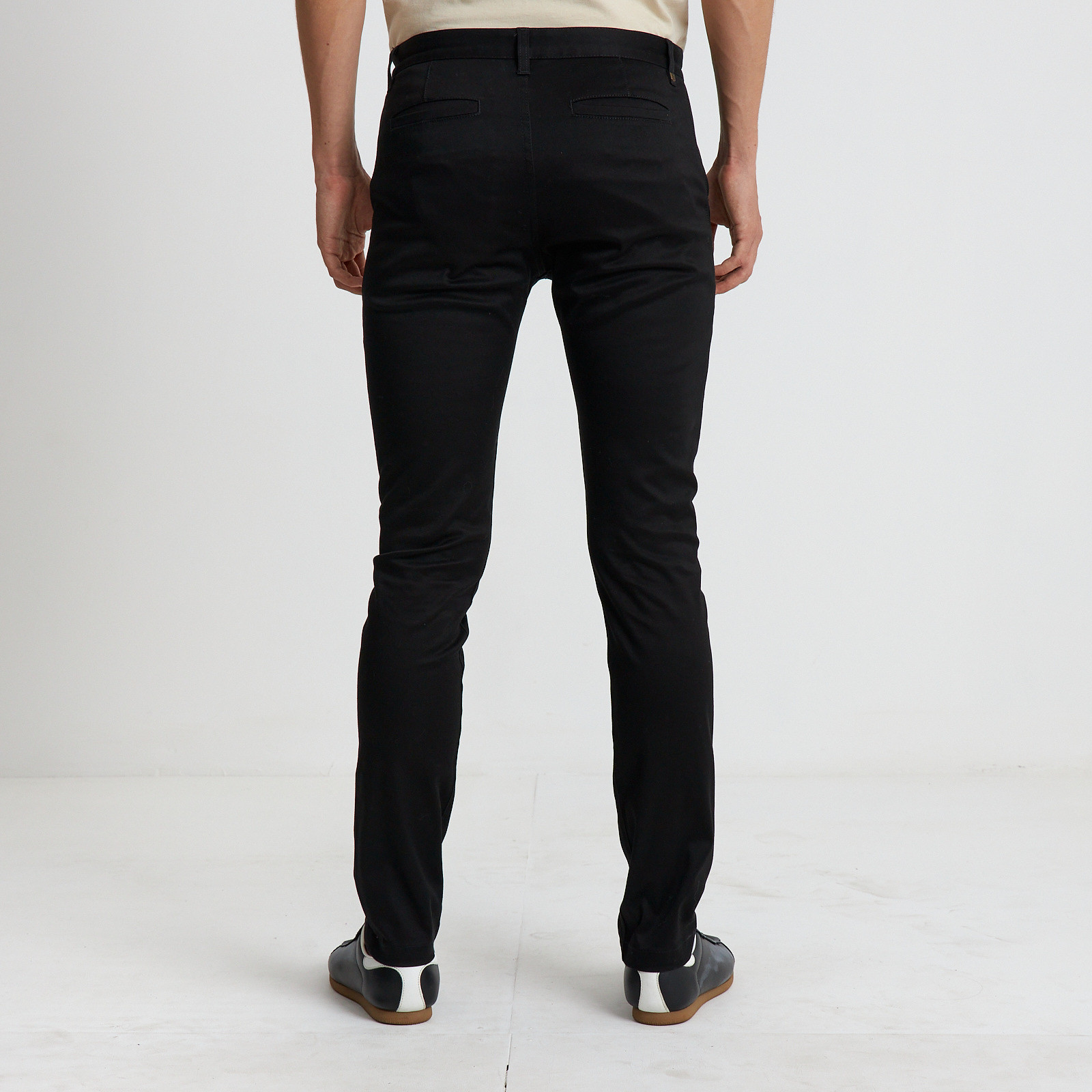 Брюки черного цвета Saint Laurent - фото из каталога магазина брендовой одежды Second Friend Store Брюки Saint Laurent - купить оригинал в секонд-хенде SFS - 3