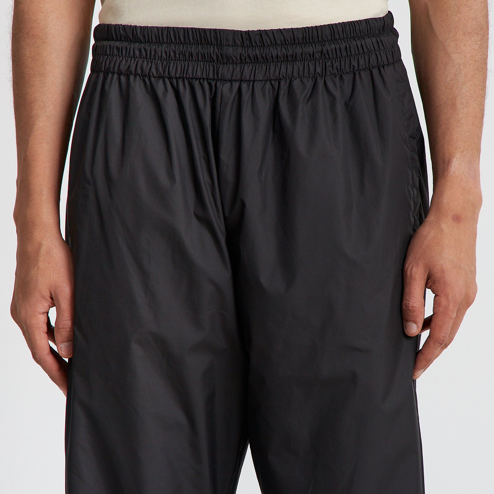 Брюки черного цвета Vetements - фото из каталога магазина брендовой одежды Second Friend Store Брюки Vetements - купить оригинал в секонд-хенде SFS - 4