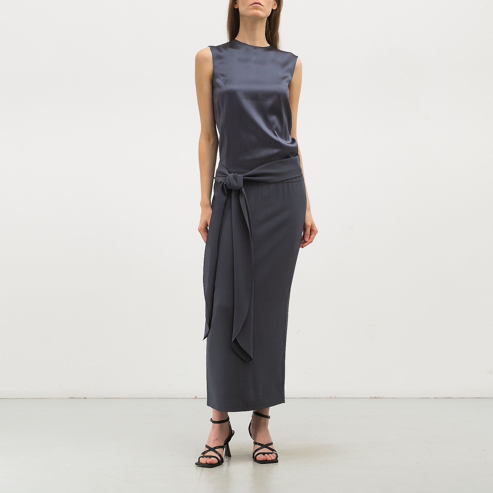 Платье синего цвета Brunello Cucinelli - фото из каталога магазина брендовой одежды Second Friend Store Платье Brunello Cucinelli - купить оригинал в секонд-хенде SFS - 1