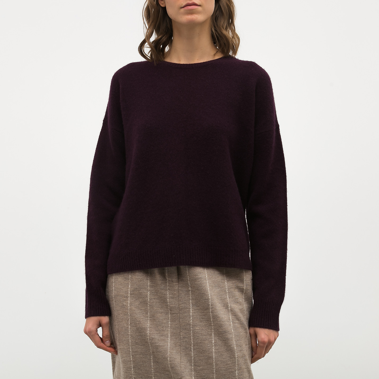 Свитер фиолетового цвета Max Mara - фото из каталога магазина брендовой одежды Second Friend Store Свитер Max Mara - купить оригинал в секонд-хенде SFS - 1