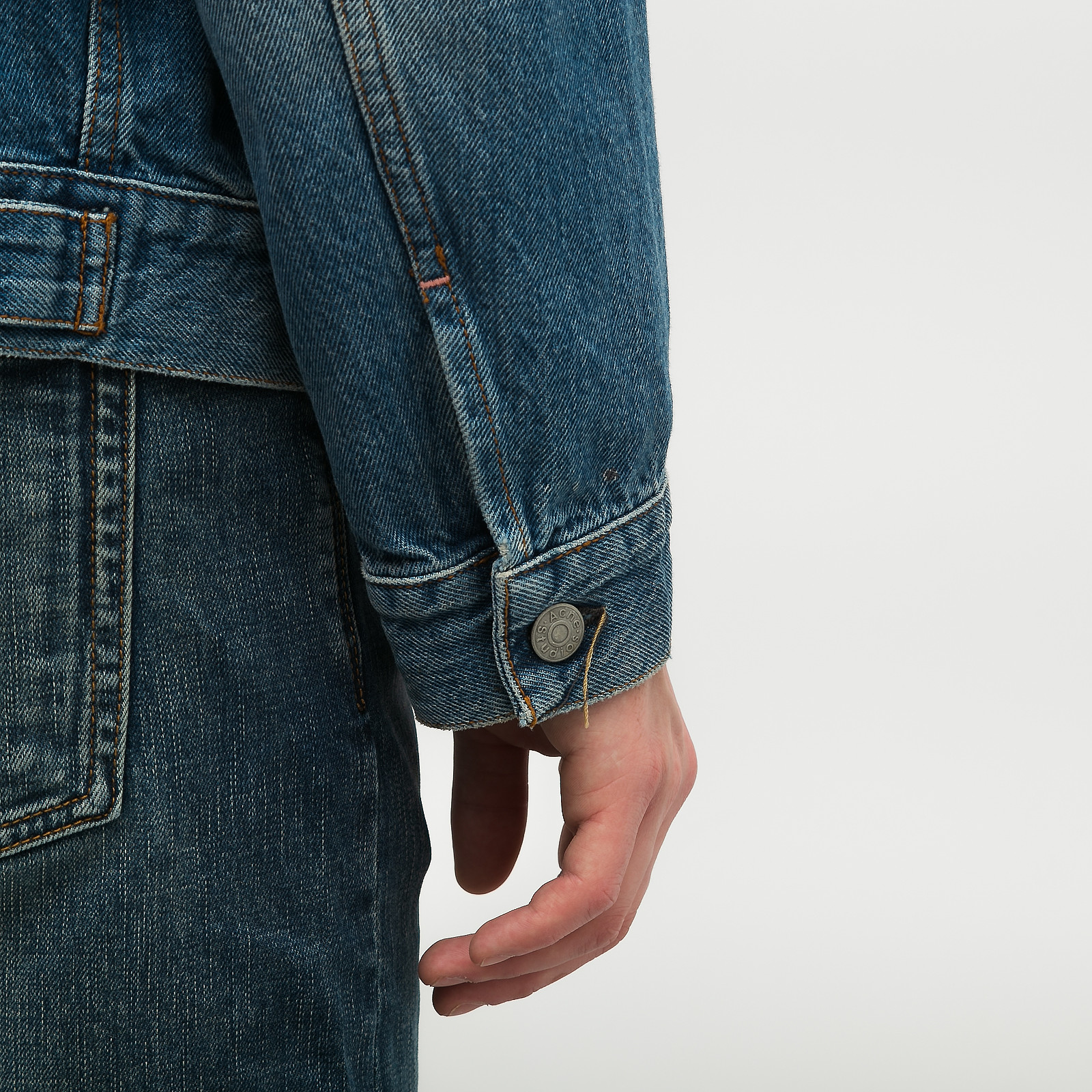 Куртка джинсовая голубого цвета Acne Studios - фото из каталога магазина брендовой одежды Second Friend Store Куртка джинсовая Acne Studios - купить оригинал в секонд-хенде SFS - 5