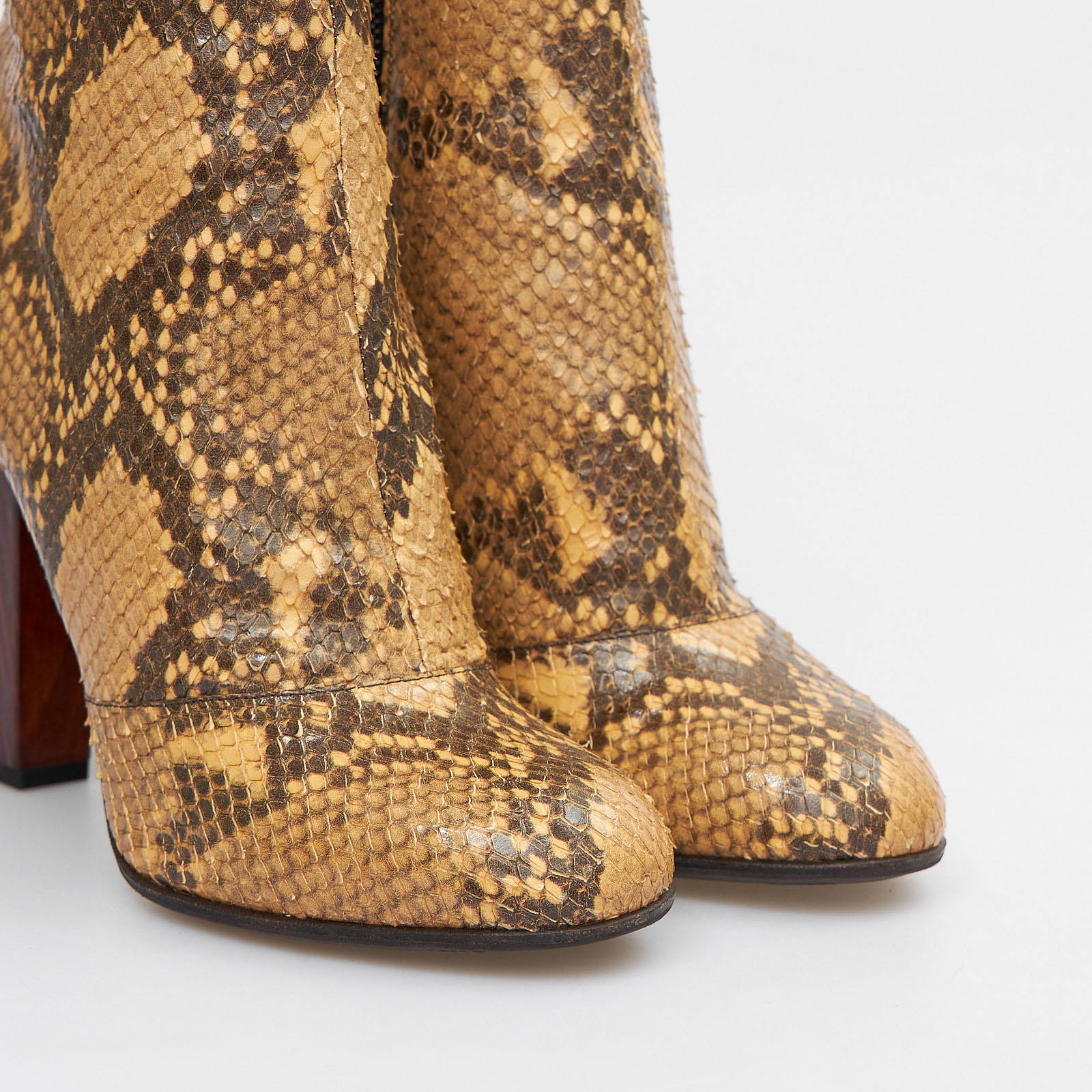 Ботильоны коричневого цвета Dries Van Noten - фото из каталога магазина брендовой одежды Second Friend Store Ботильоны Dries Van Noten - купить оригинал в секонд-хенде SFS - 4