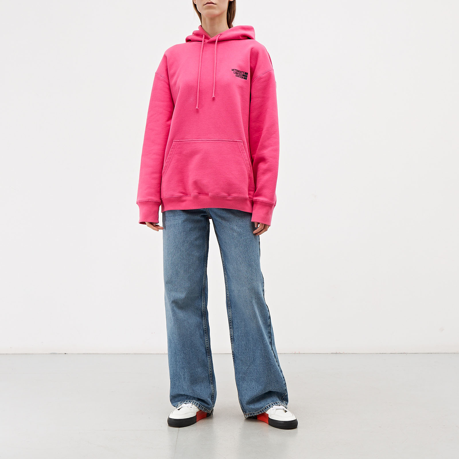Худи розового цвета Vetements - фото из каталога магазина брендовой одежды Second Friend Store Худи Vetements - купить оригинал в секонд-хенде SFS - 3