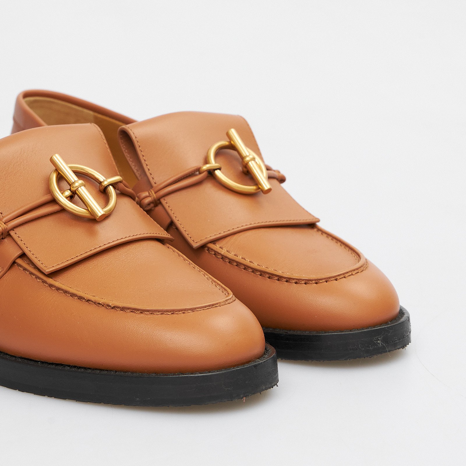 Лоферы коричневого цвета Hermes - фото из каталога магазина брендовой одежды Second Friend Store Лоферы Hermes - купить оригинал в секонд-хенде SFS - 4