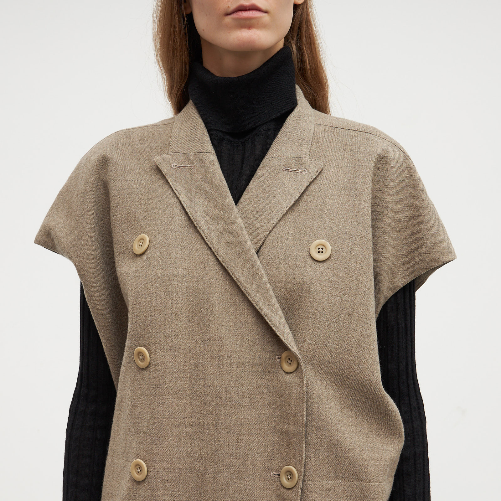 Жилет бежевого цвета Rick Owens - фото из каталога магазина брендовой одежды Second Friend Store Жилет Rick Owens - купить оригинал в секонд-хенде SFS - 4