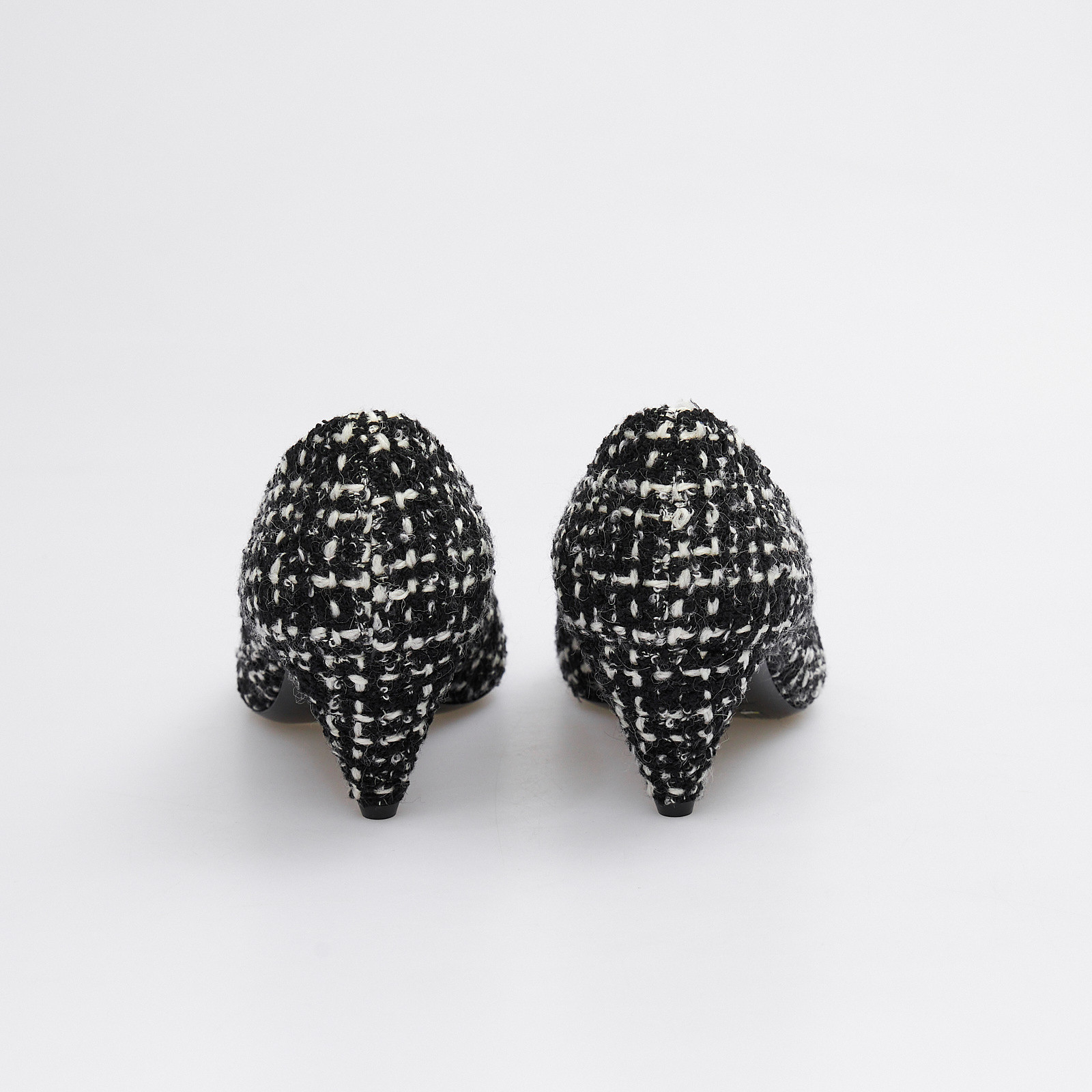 Туфли черного цвета Saint Laurent - фото из каталога магазина брендовой одежды Second Friend Store Туфли Saint Laurent - купить оригинал в секонд-хенде SFS - 3