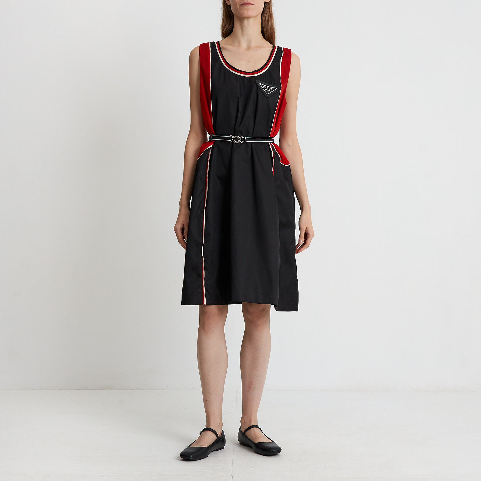 Платье черного цвета Prada - фото из каталога магазина брендовой одежды Second Friend Store Платье Prada - купить оригинал в секонд-хенде SFS - 3