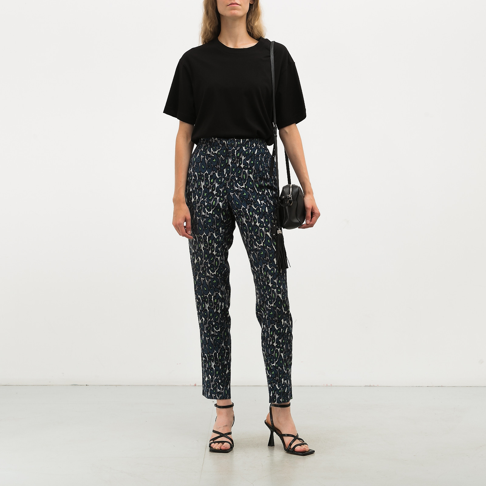 Брюки синего цвета MSGM - фото из каталога магазина брендовой одежды Second Friend Store Брюки MSGM - купить оригинал в секонд-хенде SFS - 3