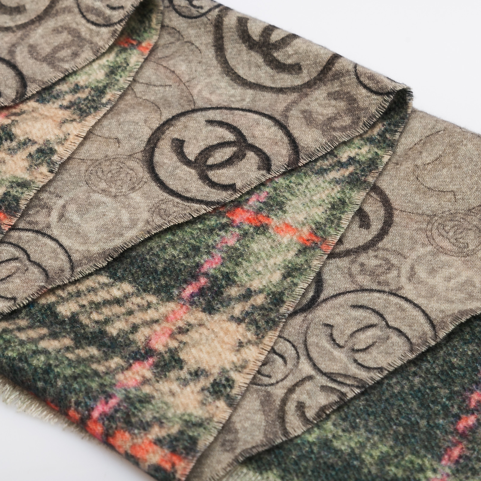 Платок Chanel - купить оригинал в секонд-хенде SFS - 3