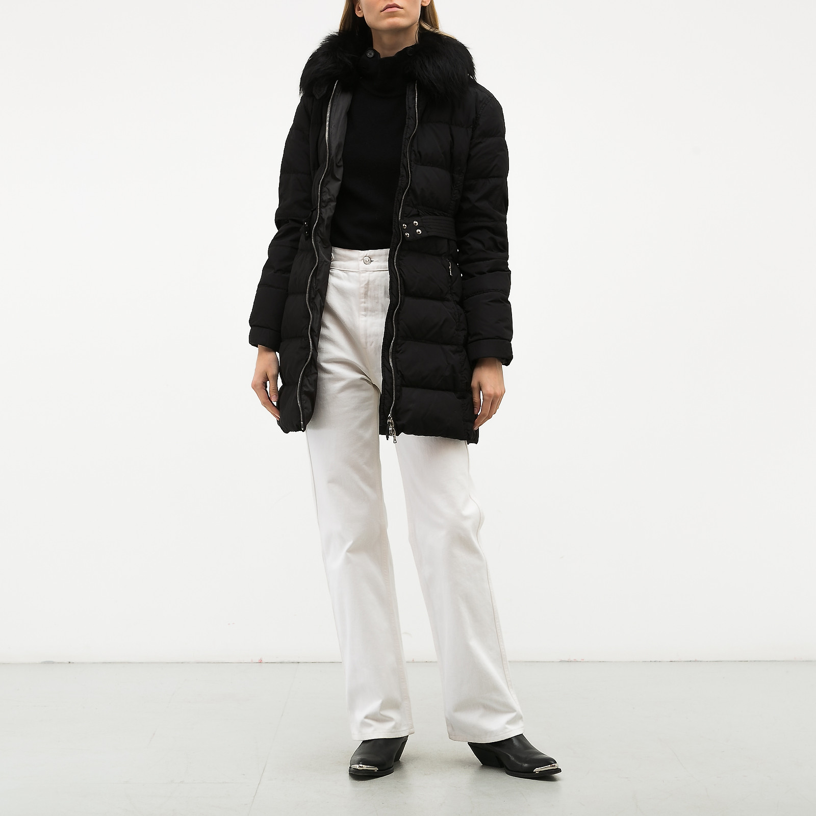 Пуховик черного цвета Prada - фото из каталога магазина брендовой одежды Second Friend Store Пуховик Prada - купить оригинал в секонд-хенде SFS - 2