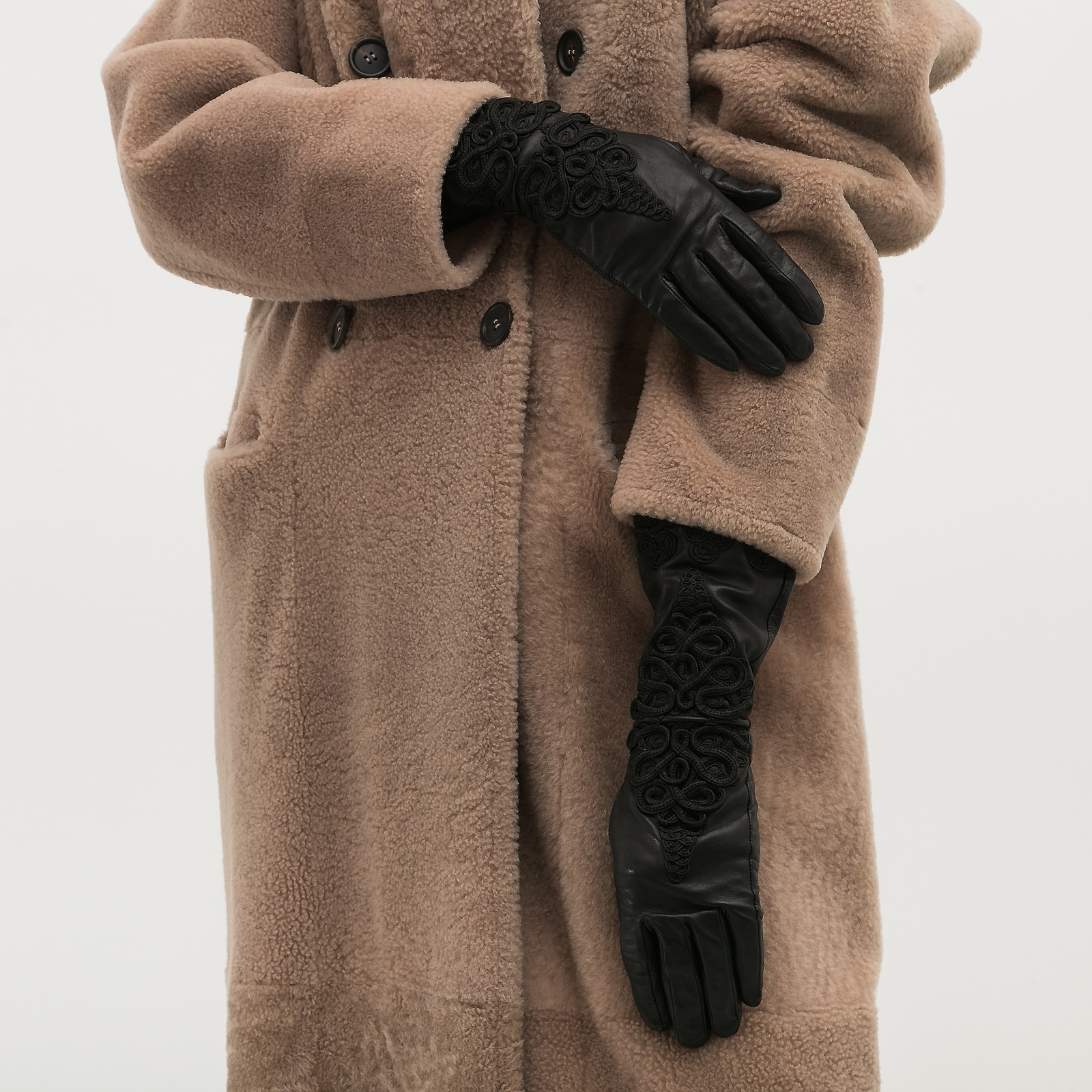 Перчатки черного цвета Prada - фото из каталога магазина брендовой одежды Second Friend Store Перчатки Prada - купить оригинал в секонд-хенде SFS - 2