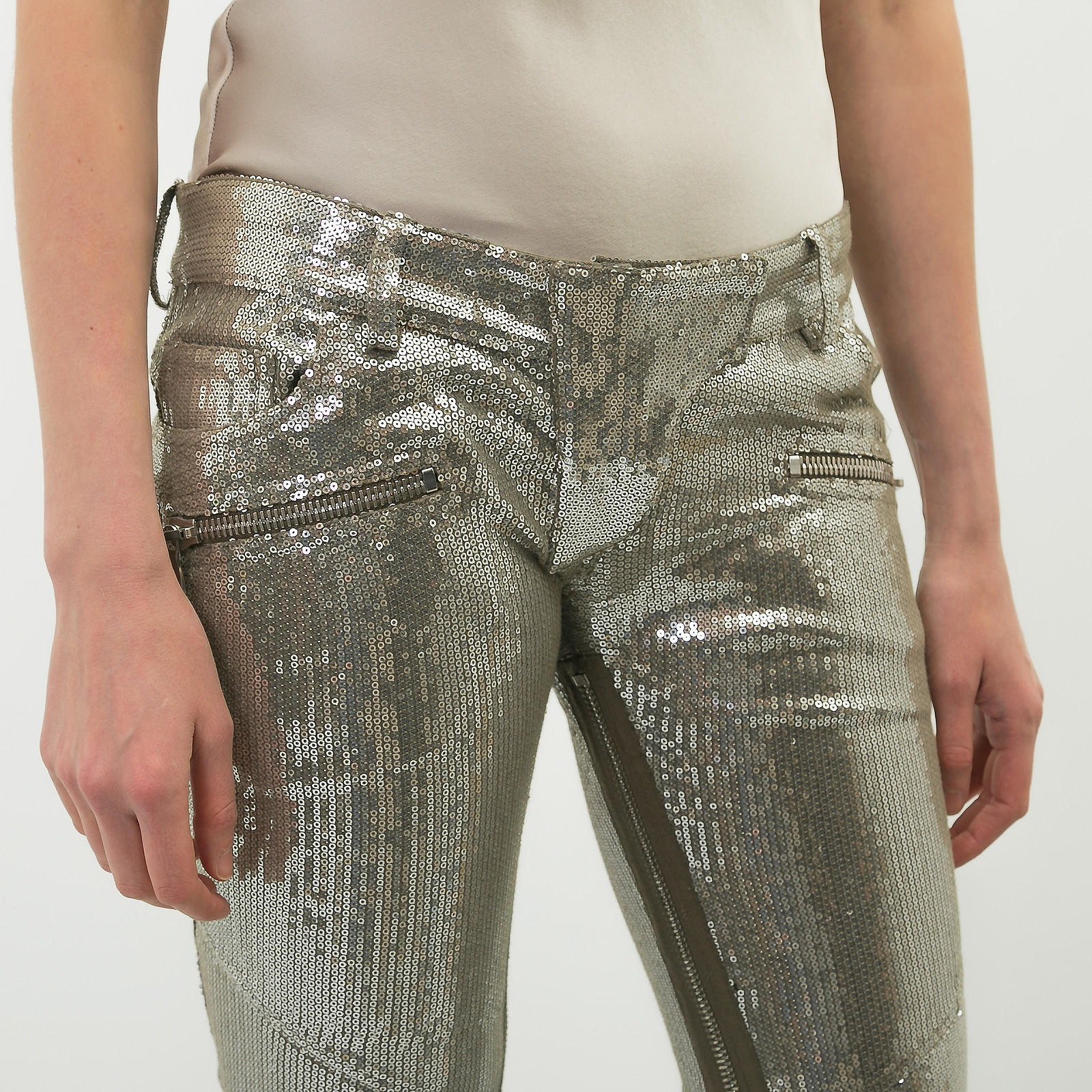 Брюки серебряного цвета Balmain - фото из каталога магазина брендовой одежды Second Friend Store Брюки Balmain - купить оригинал в секонд-хенде SFS - 4