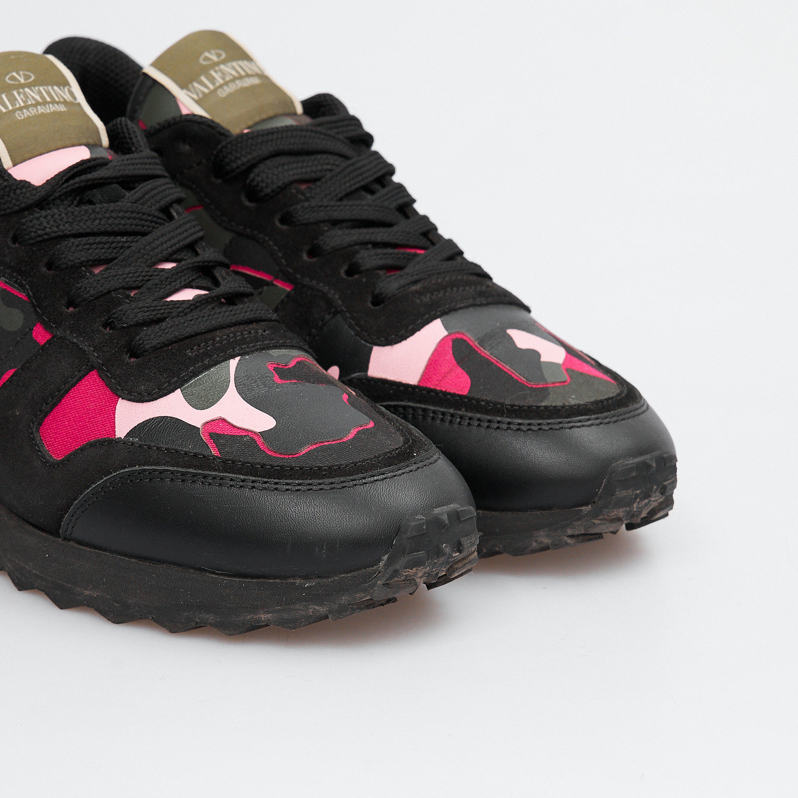 Кроссовки черного цвета Valentino - фото из каталога магазина брендовой одежды Second Friend Store Кроссовки Valentino - купить оригинал в секонд-хенде SFS - 4