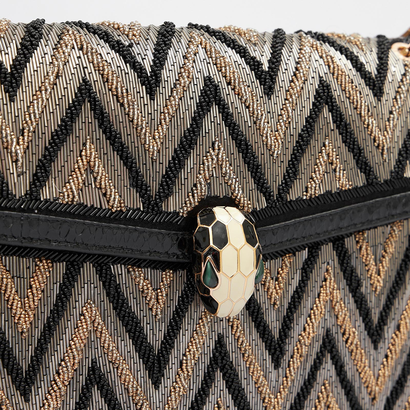 Сумка черного цвета Bvlgari - фото из каталога магазина брендовой одежды Second Friend Store Сумка Bvlgari - купить оригинал в секонд-хенде SFS - 7