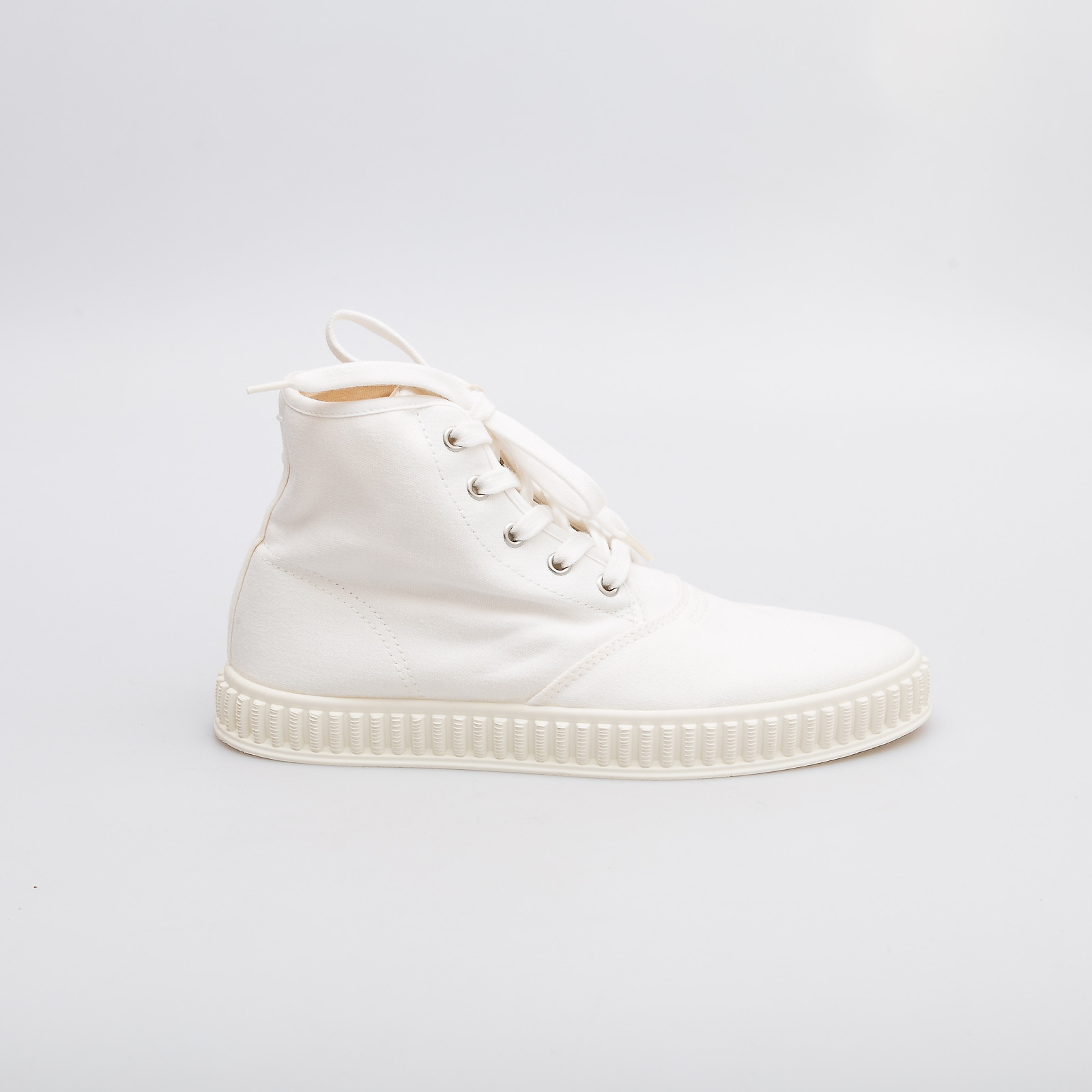 Кеды  белого цвета Maison Margiela - фото из каталога магазина брендовой одежды Second Friend Store Кеды Maison Margiela - купить оригинал в секонд-хенде SFS - 1