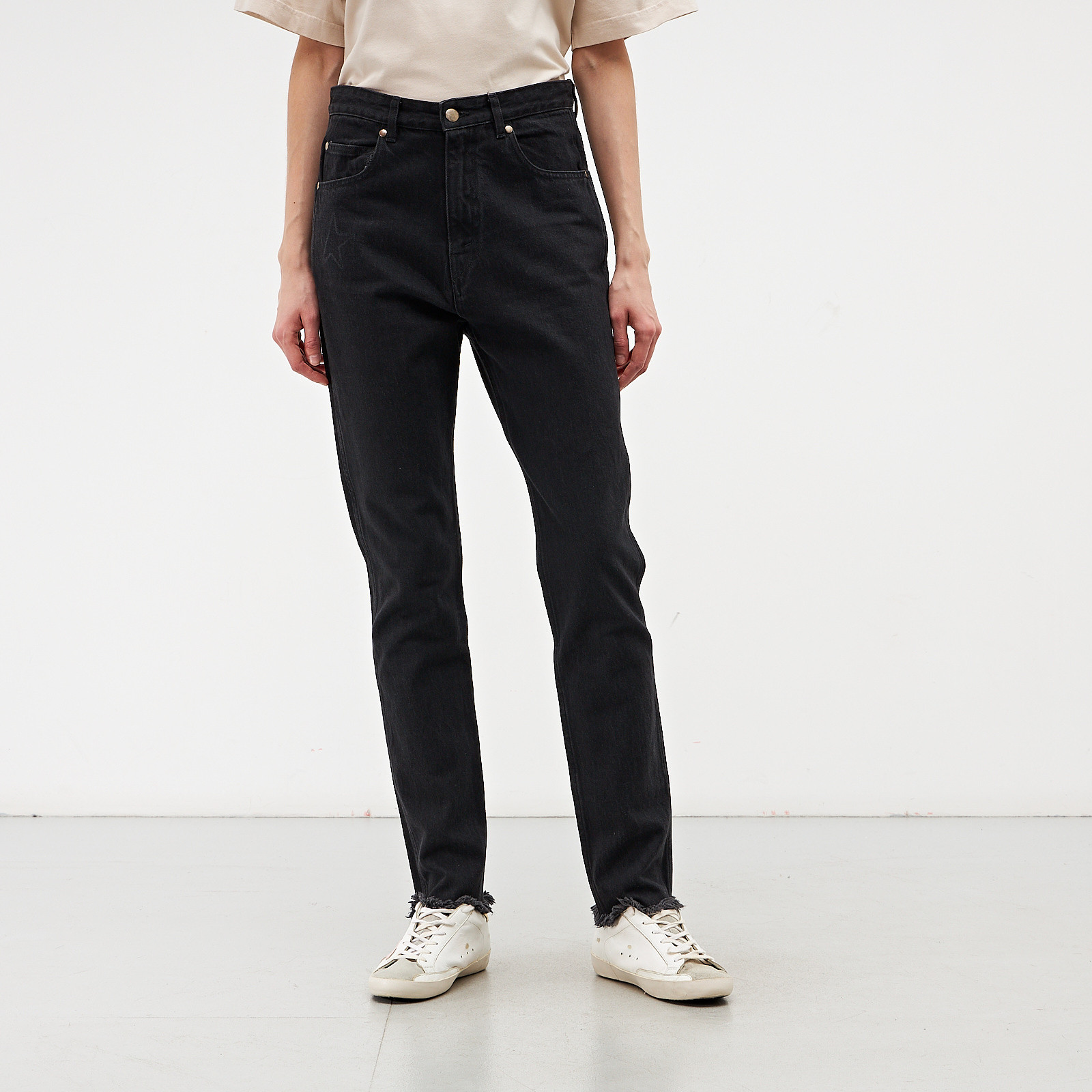 Джинсы черного цвета Golden Goose - фото из каталога магазина брендовой одежды Second Friend Store Джинсы Golden Goose - купить оригинал в секонд-хенде SFS - 1