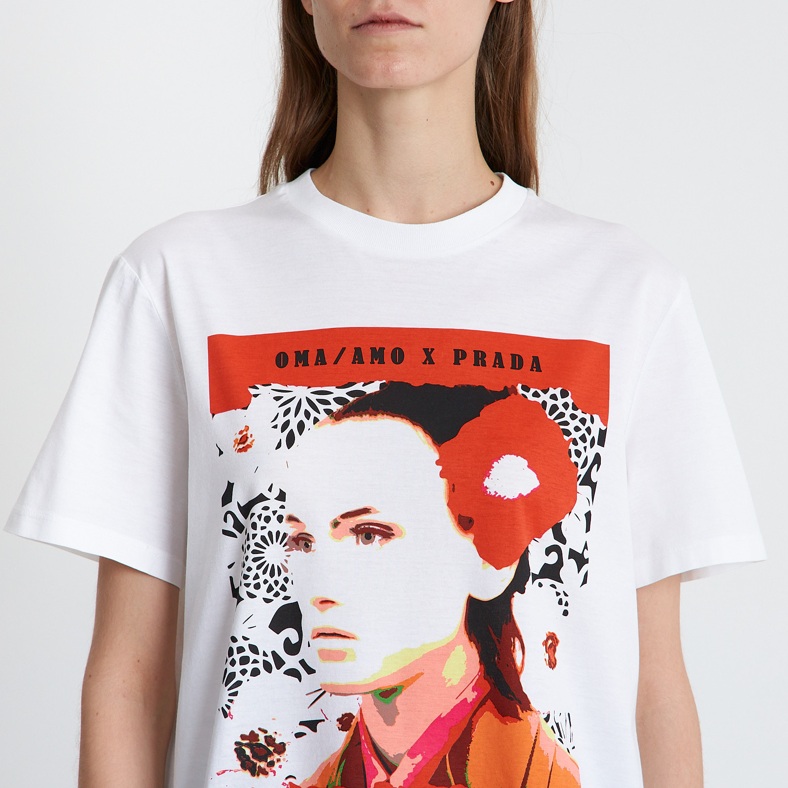 Футболка белого цвета Prada - фото из каталога магазина брендовой одежды Second Friend Store Футболка Prada - купить оригинал в секонд-хенде SFS - 4