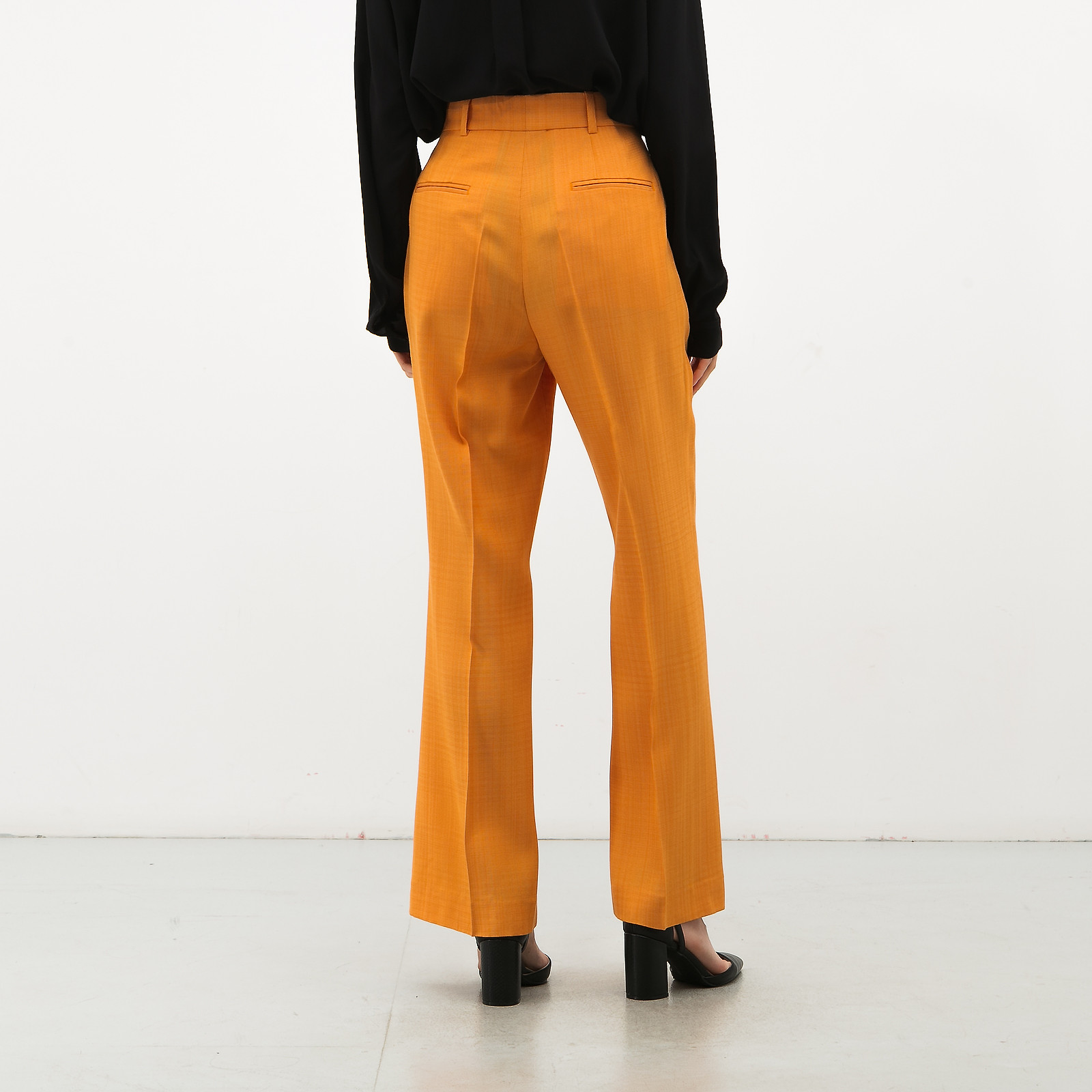 Брюки оранжевого цвета Sandro - фото из каталога магазина брендовой одежды Second Friend Store Брюки Sandro - купить оригинал в секонд-хенде SFS - 2