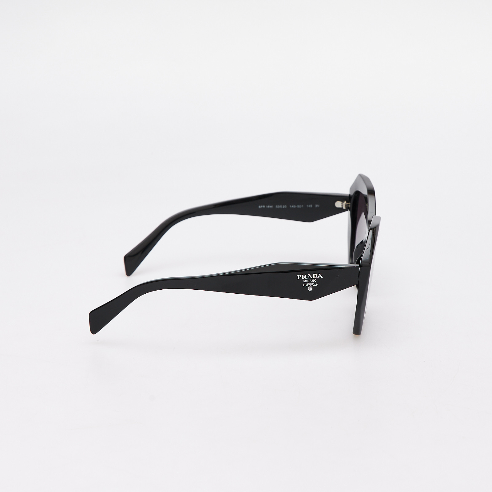 Очки черного цвета Prada - фото из каталога магазина брендовой одежды Second Friend Store Очки Prada - купить оригинал в секонд-хенде SFS - 3