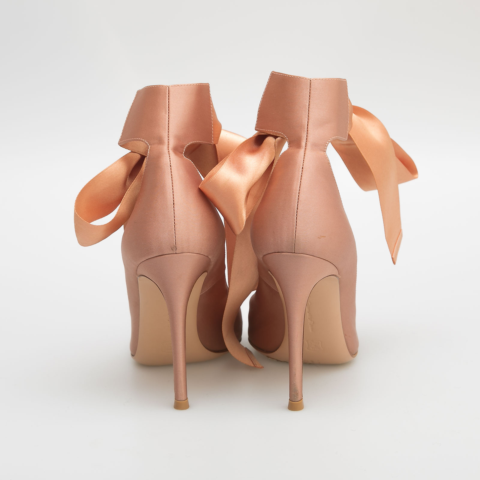 Туфли розового цвета Gianvito Rossi - фото из каталога магазина брендовой одежды Second Friend Store Туфли Gianvito Rossi - купить оригинал в секонд-хенде SFS - 4