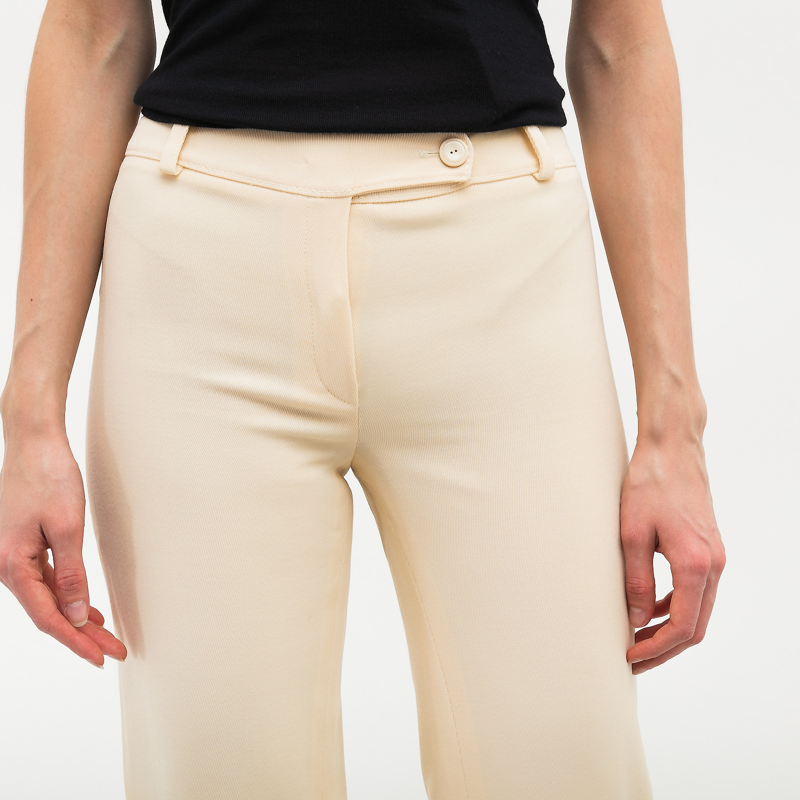 Брюки белого цвета Valentino - фото из каталога магазина брендовой одежды Second Friend Store Брюки Valentino - купить оригинал в секонд-хенде SFS - 4