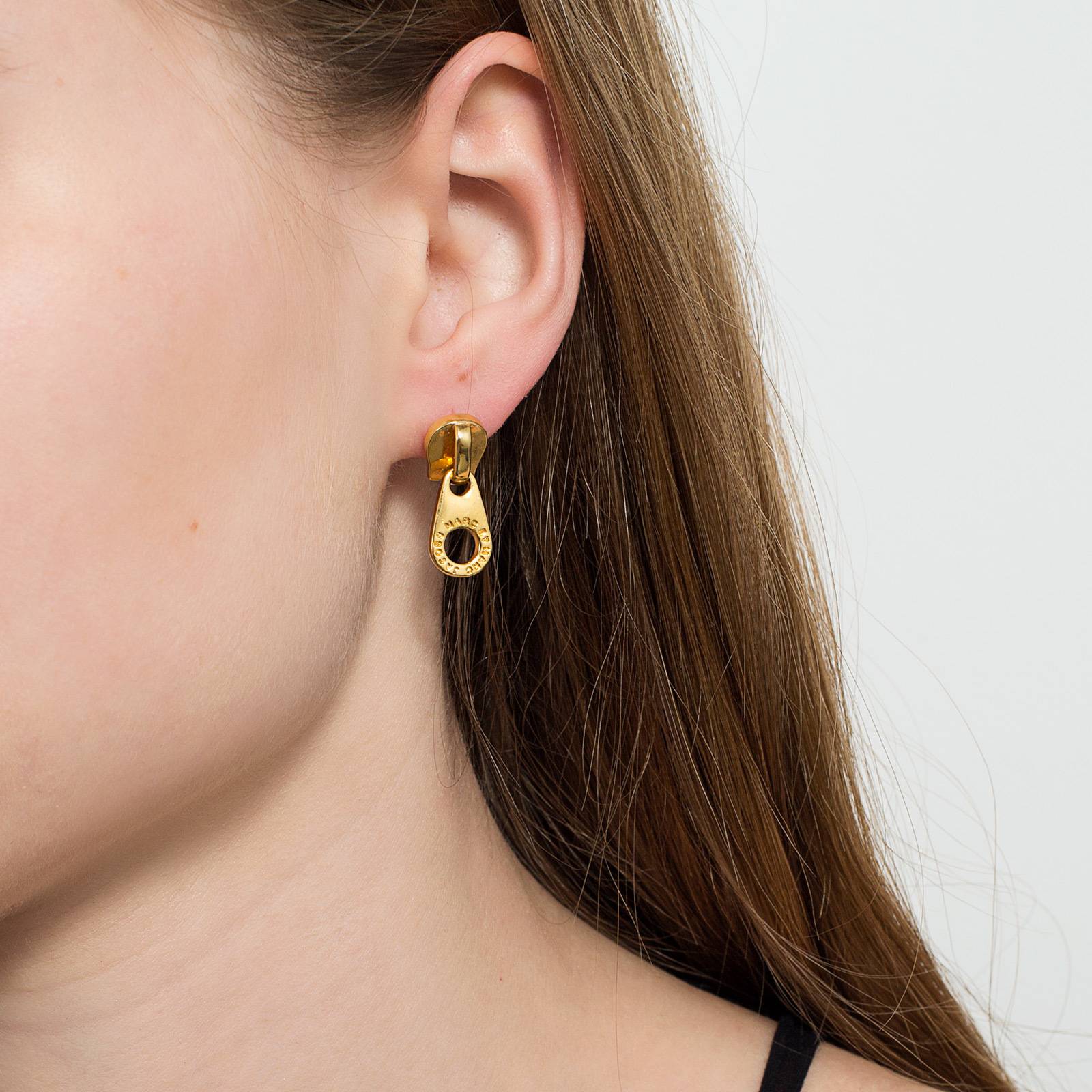Две сережки в одном ухе. Форма сережек. Сережки. Серьги для подростка. Необычные серьги.