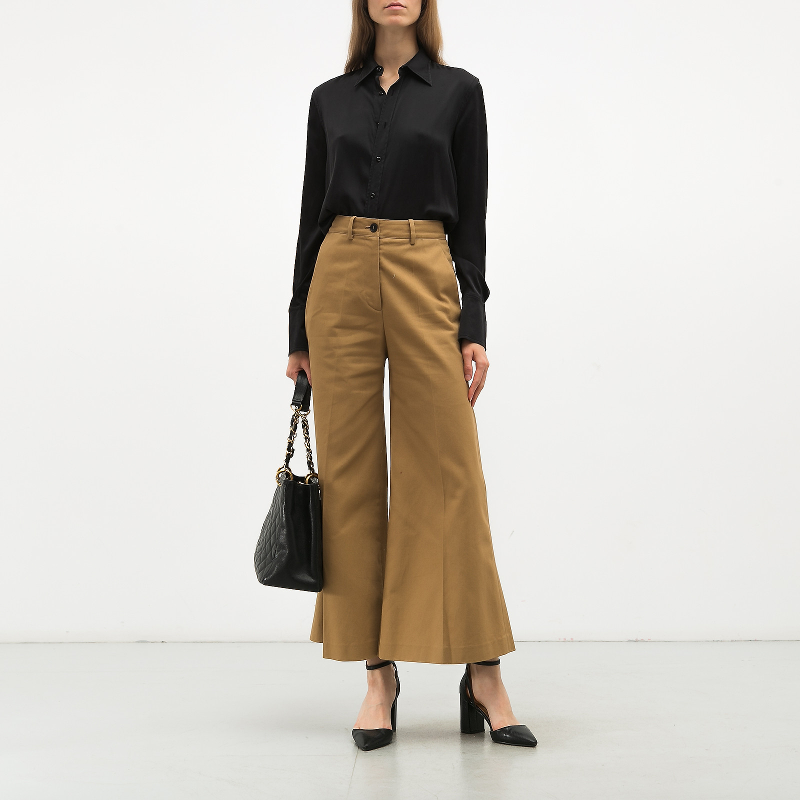 Брюки бежевого цвета Valentino - фото из каталога магазина брендовой одежды Second Friend Store Брюки Valentino - купить оригинал в секонд-хенде SFS - 3