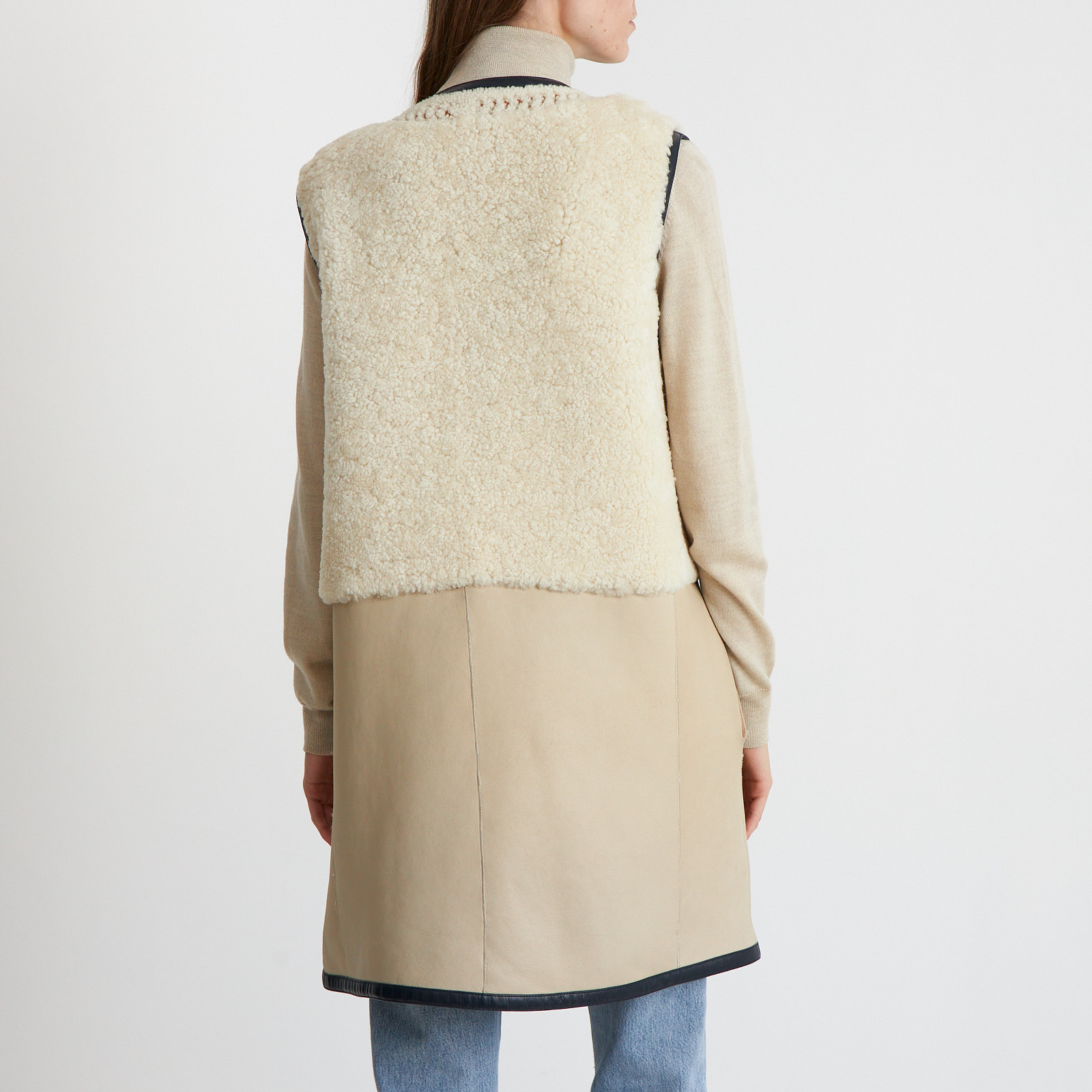 Жилет бежевого цвета Chloe - фото из каталога магазина брендовой одежды Second Friend Store Жилет Chloe - купить оригинал в секонд-хенде SFS - 3