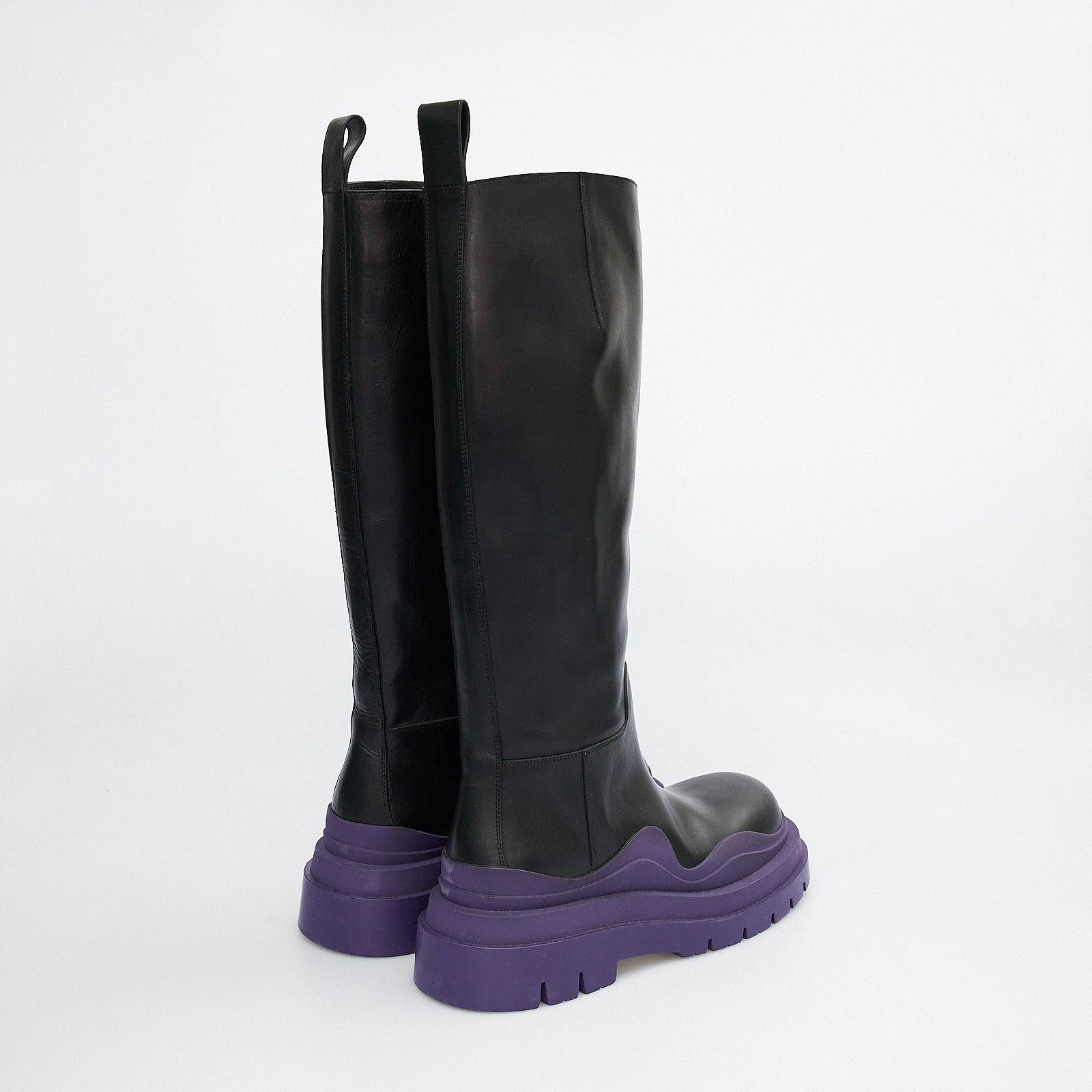 Сапоги черного цвета Bottega Veneta - фото из каталога магазина брендовой одежды Second Friend Store Сапоги Bottega Veneta - купить оригинал в секонд-хенде SFS - 3