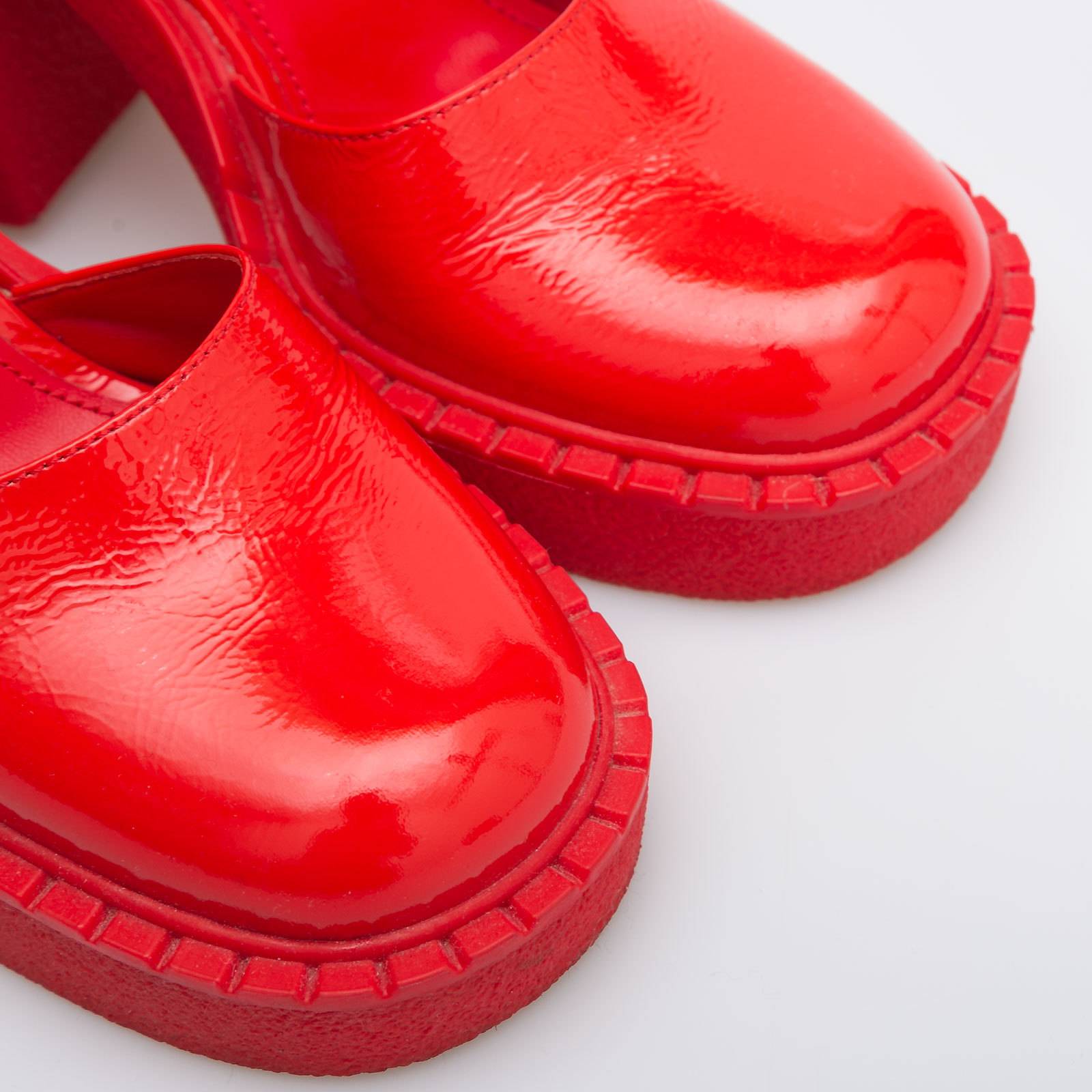 Туфли красного цвета Prada - фото из каталога магазина брендовой одежды Second Friend Store Туфли Prada - купить оригинал в секонд-хенде SFS - 4