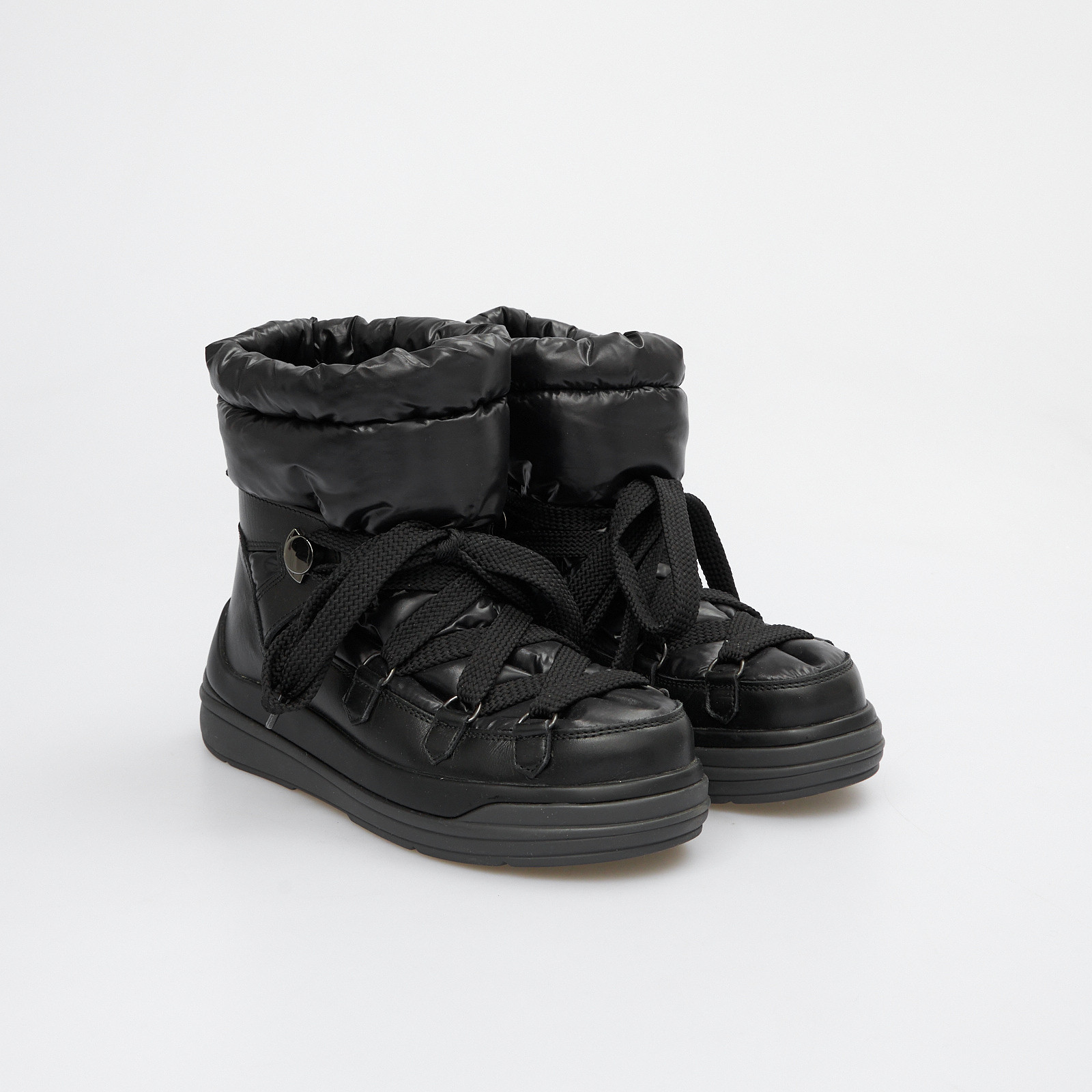 Сапоги черного цвета Moncler - фото из каталога магазина брендовой одежды Second Friend Store Сапоги Moncler - купить оригинал в секонд-хенде SFS - 2