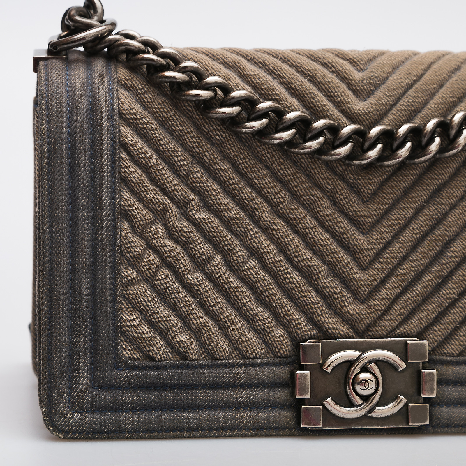 Сумка синего цвета Chanel - фото из каталога магазина брендовой одежды Second Friend Store Сумка Chanel - купить оригинал в секонд-хенде SFS - 6