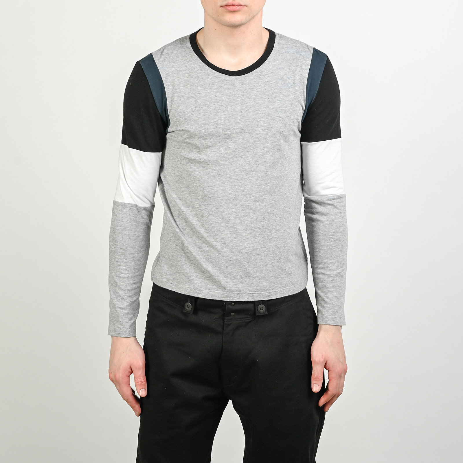 Лонгслив серого цвета Maison Margiela - фото из каталога магазина брендовой одежды Second Friend Store Лонгслив Maison Margiela - купить оригинал в секонд-хенде SFS - 1