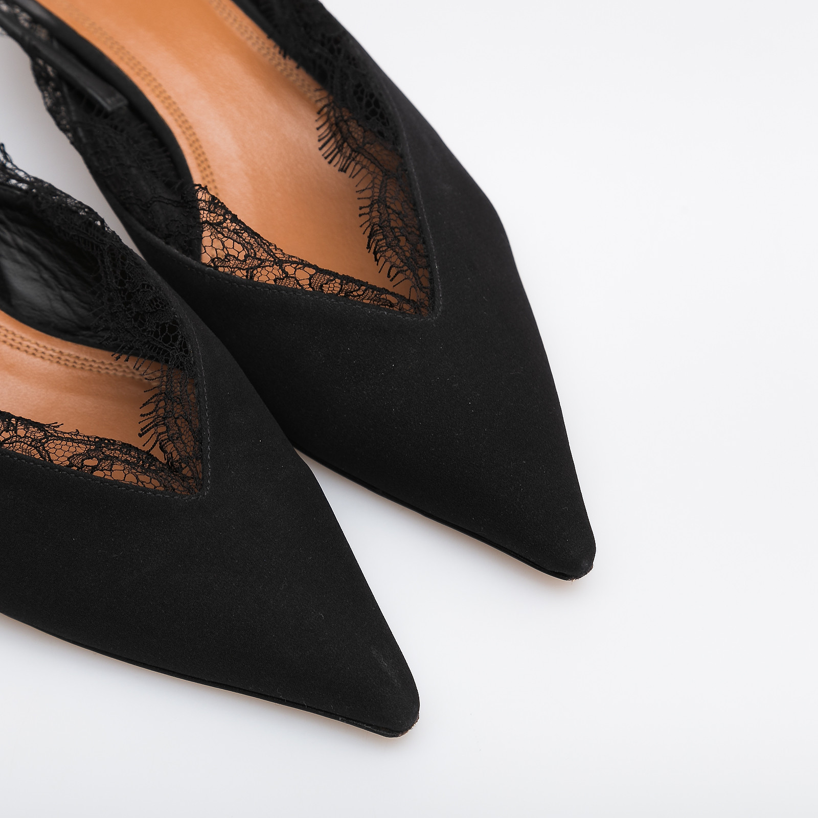 Туфли черного цвета Neous - фото из каталога магазина брендовой одежды Second Friend Store Туфли Neous - купить оригинал в секонд-хенде SFS - 4