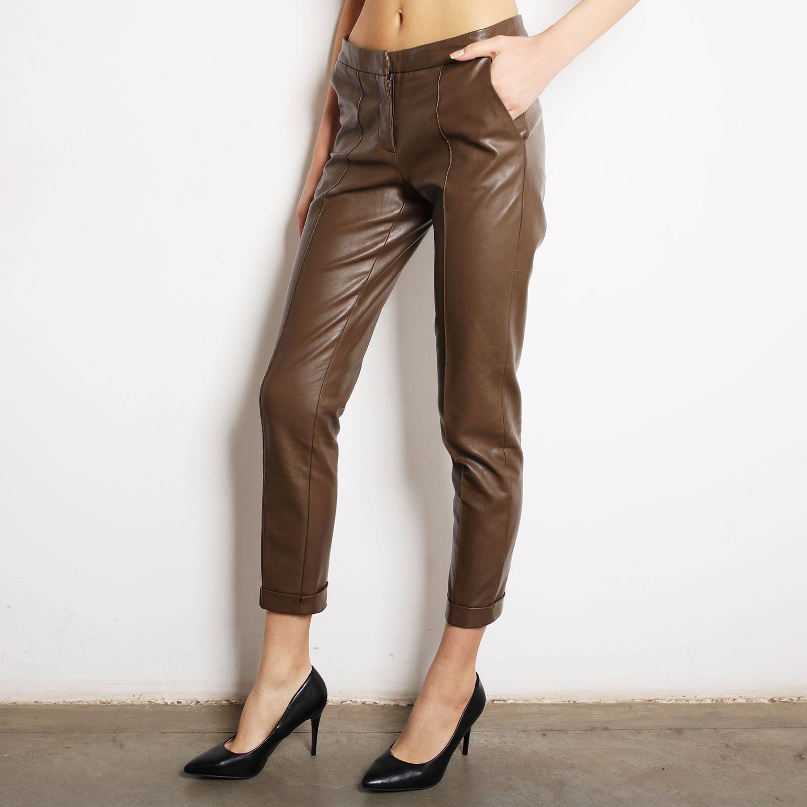 Стильные кожаные брюки женские