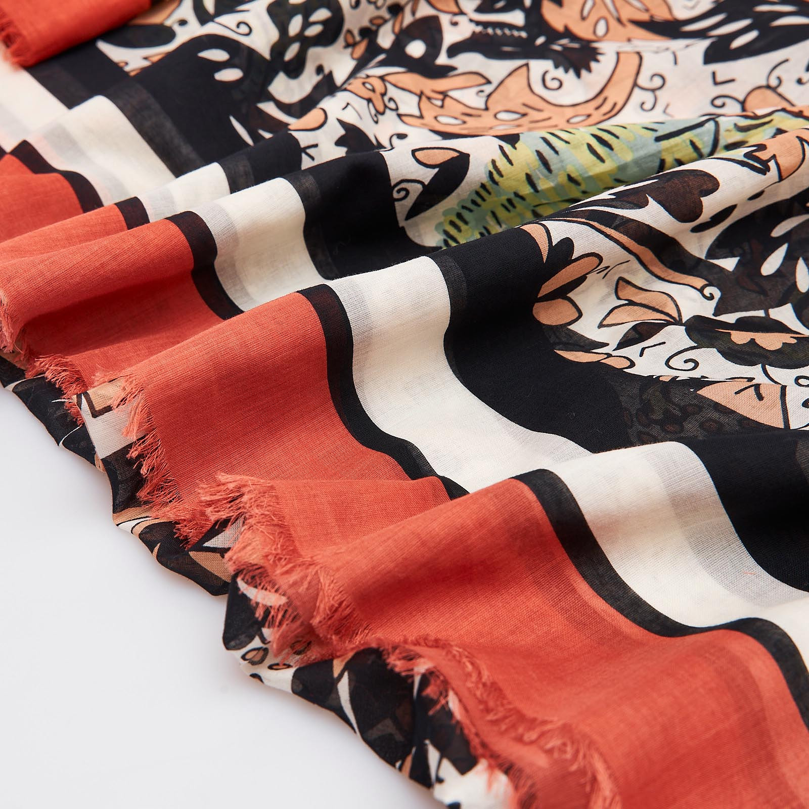 Платок розового цвета Burberry - фото из каталога магазина брендовой одежды Second Friend Store Платок Burberry - купить оригинал в секонд-хенде SFS - 4