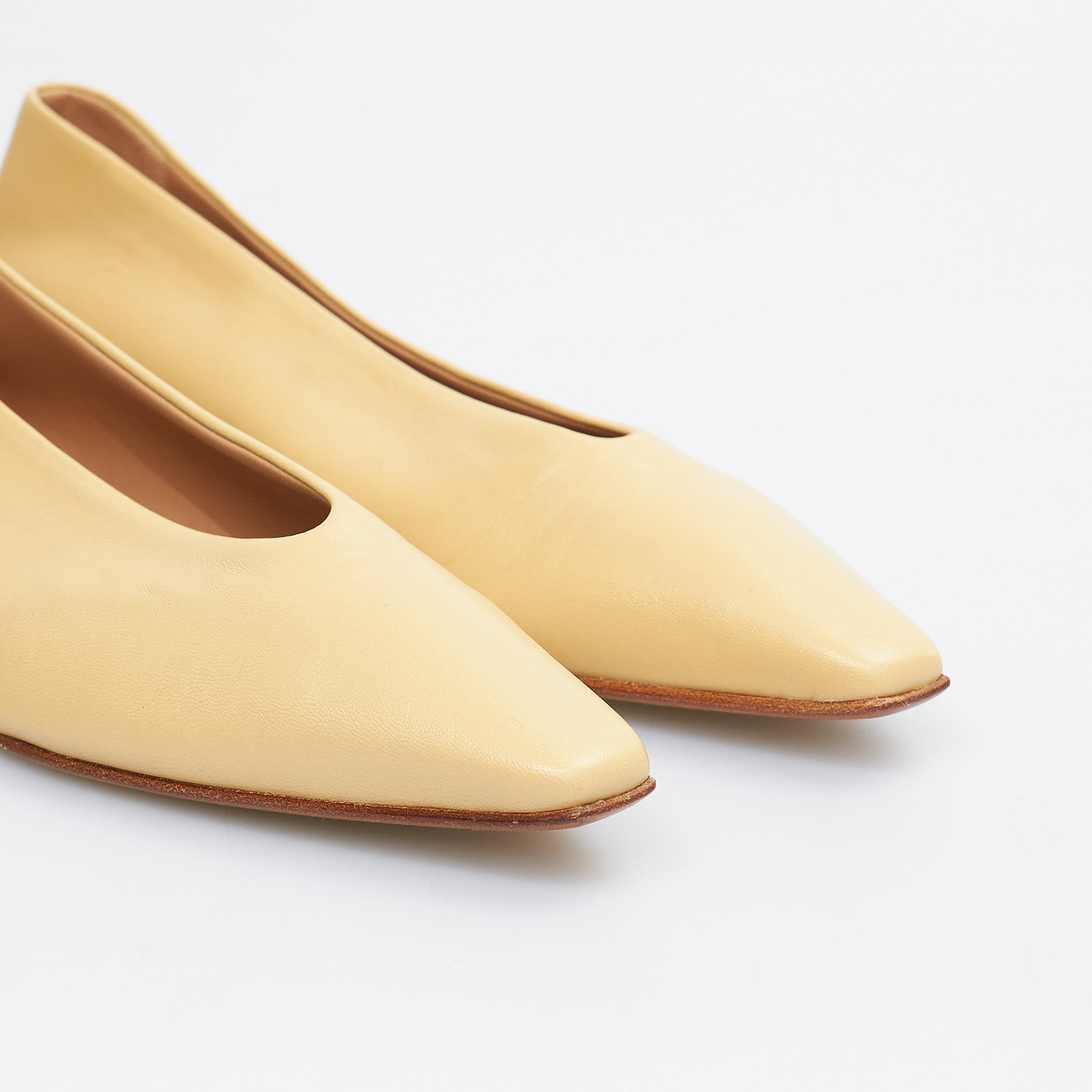 Балетки бежевого цвета Bottega Veneta - фото из каталога магазина брендовой одежды Second Friend Store Балетки Bottega Veneta - купить оригинал в секонд-хенде SFS - 4