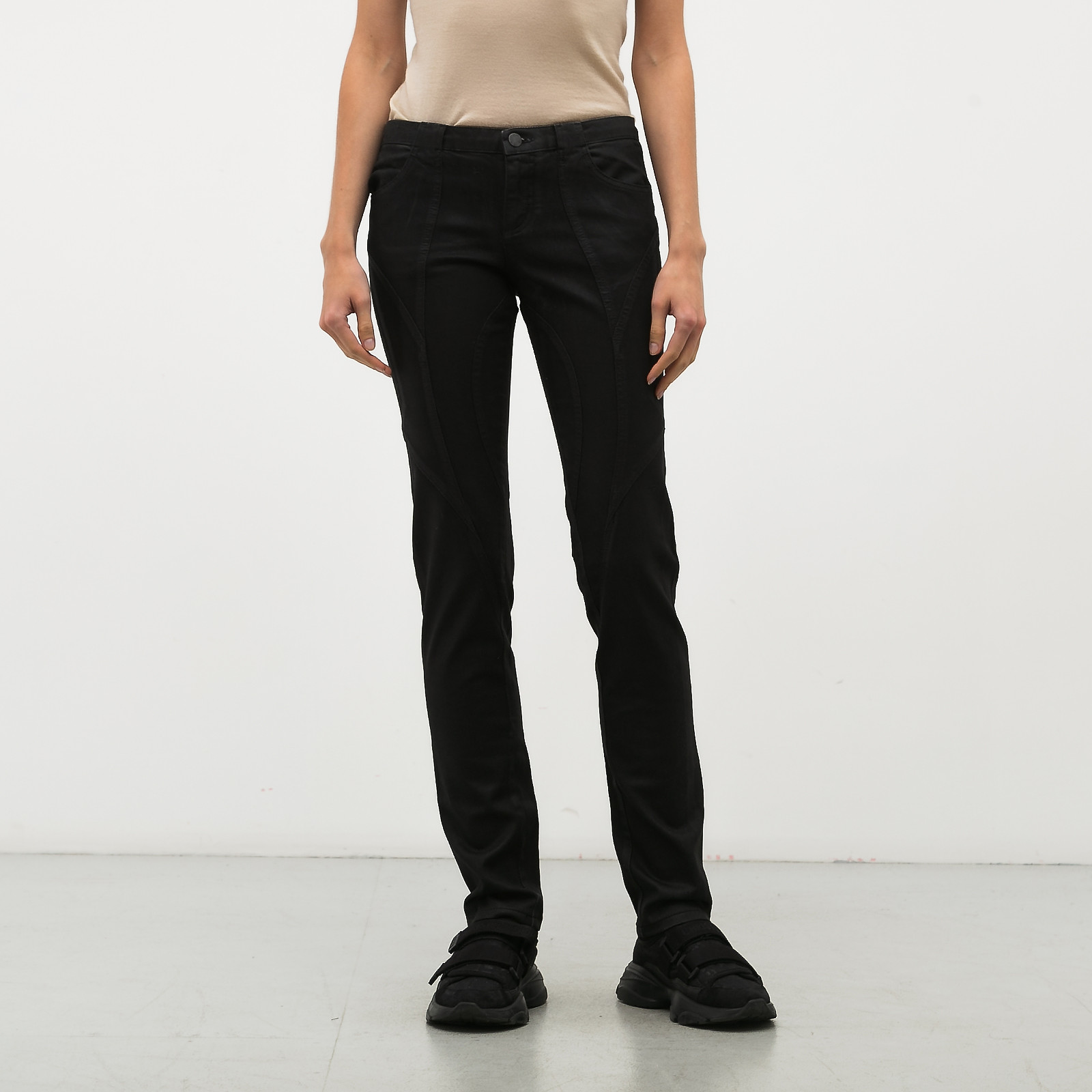 Джинсы  черного цвета Givenchy - фото из каталога магазина брендовой одежды Second Friend Store Джинсы Givenchy - купить оригинал в секонд-хенде SFS - 1