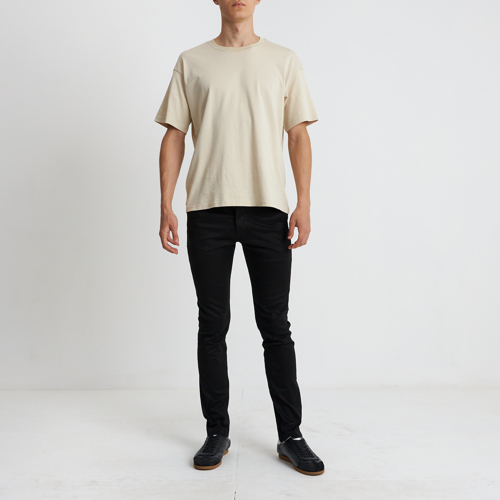 Брюки черного цвета Saint Laurent - фото из каталога магазина брендовой одежды Second Friend Store Брюки Saint Laurent - купить оригинал в секонд-хенде SFS - 2