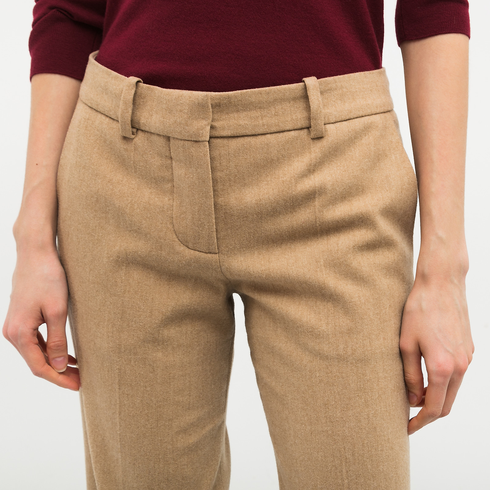 Брюки бежевого цвета Chloe - фото из каталога магазина брендовой одежды Second Friend Store Брюки Chloe - купить оригинал в секонд-хенде SFS - 4