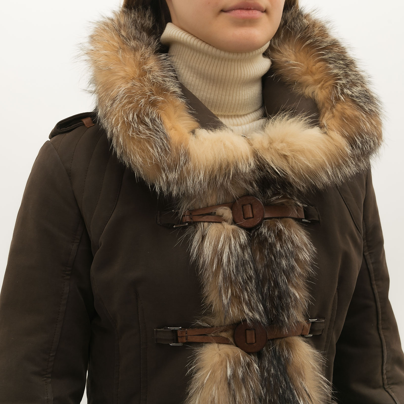 Парка зеленого цвета Moncler - фото из каталога магазина брендовой одежды Second Friend Store Парка Moncler - купить оригинал в секонд-хенде SFS - 4