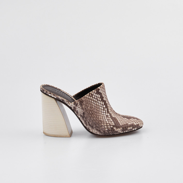 Мюли Mercedes Castillo