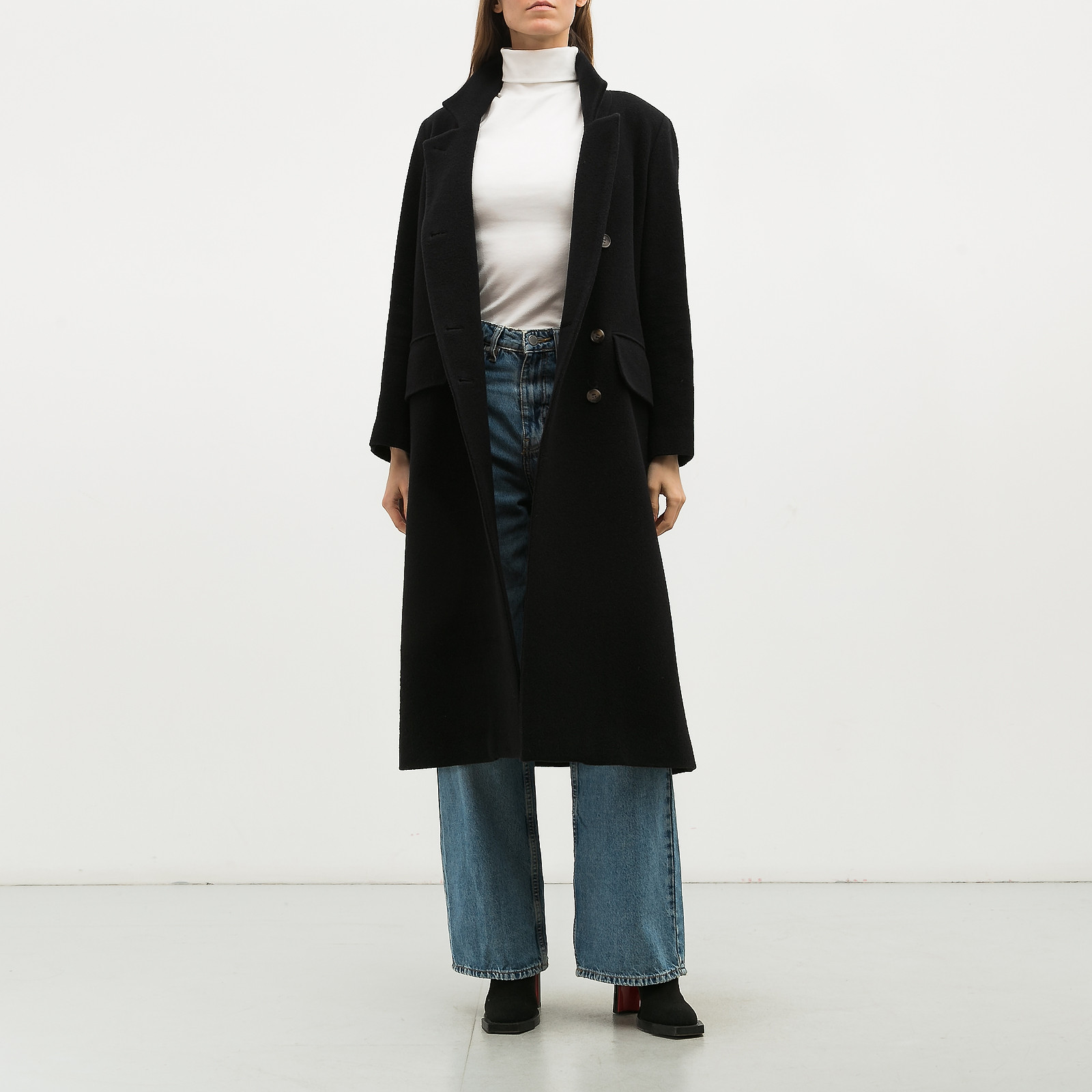 Пальто черного цвета MM6 Maison Margiela - фото из каталога магазина брендовой одежды Second Friend Store Пальто MM6 Maison Margiela - купить оригинал в секонд-хенде SFS - 3