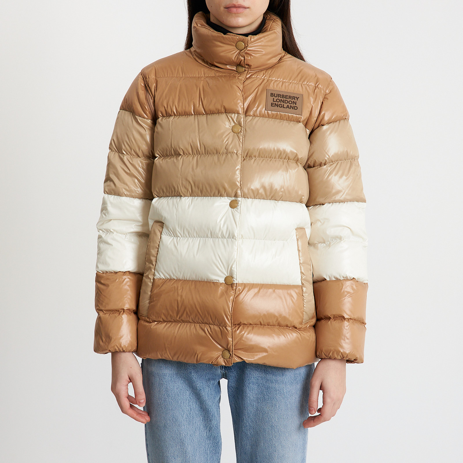 Пуховик бежевого цвета Burberry - фото из каталога магазина брендовой одежды Second Friend Store Пуховик Burberry - купить оригинал в секонд-хенде SFS - 1