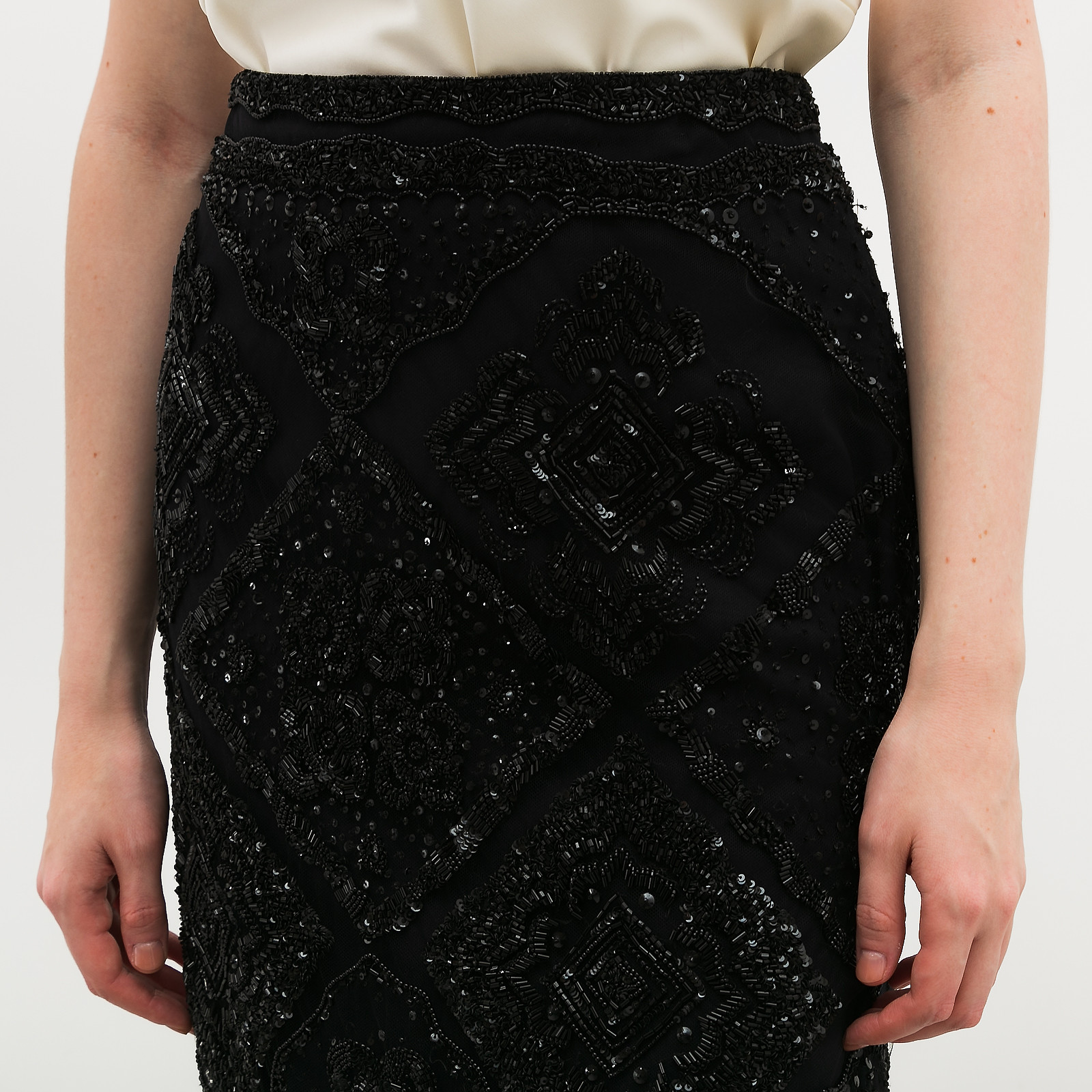 Юбка  черного цвета Valentino - фото из каталога магазина брендовой одежды Second Friend Store Юбка Valentino - купить оригинал в секонд-хенде SFS - 4