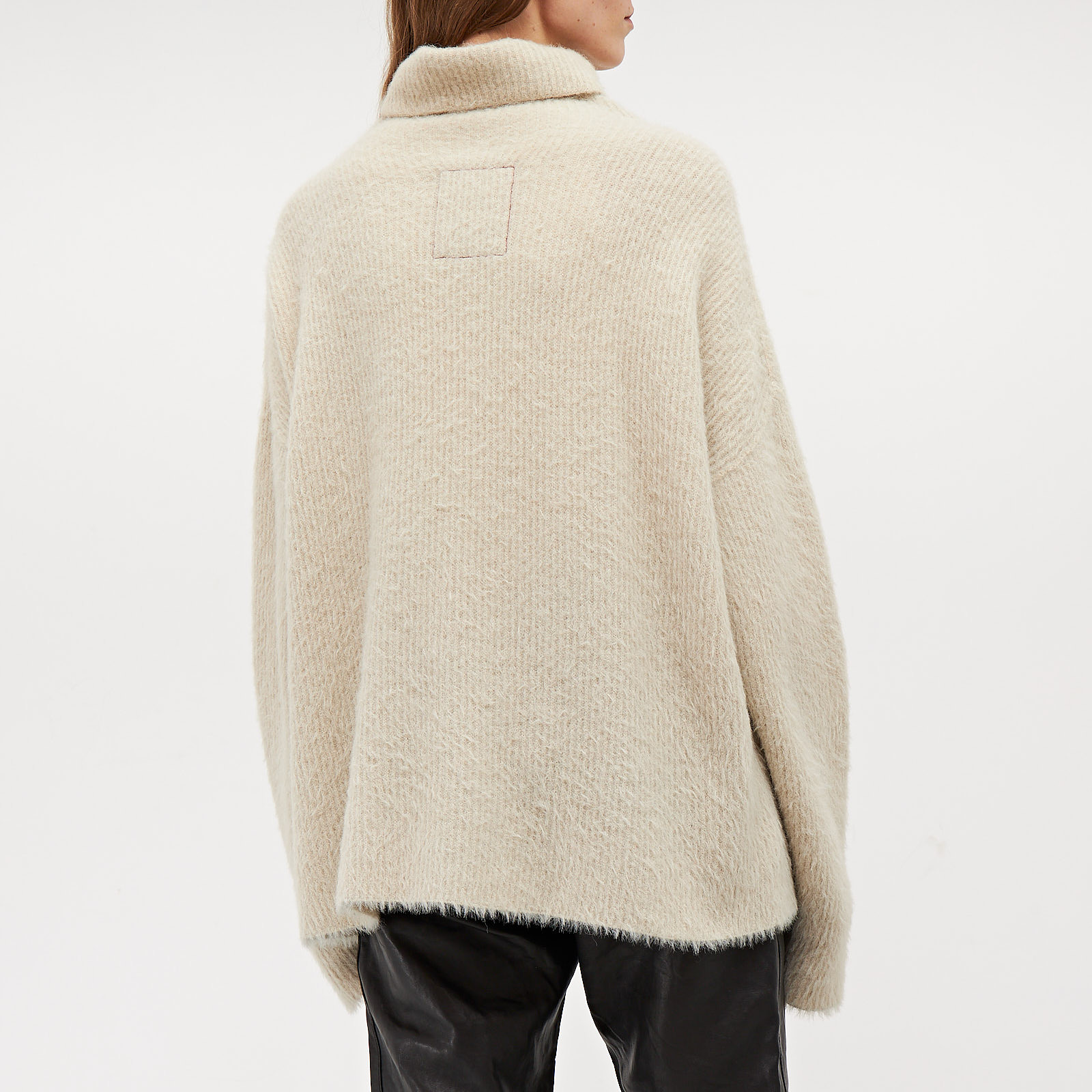 Свитер  бежевого цвета Uma Wang - фото из каталога магазина брендовой одежды Second Friend Store Свитер Uma Wang - купить оригинал в секонд-хенде SFS - 3