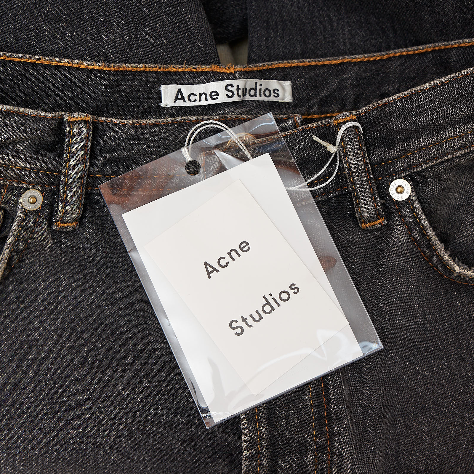 Джинсы серого цвета Acne Studios - фото из каталога магазина брендовой одежды Second Friend Store Джинсы Acne Studios - купить оригинал в секонд-хенде SFS - 5