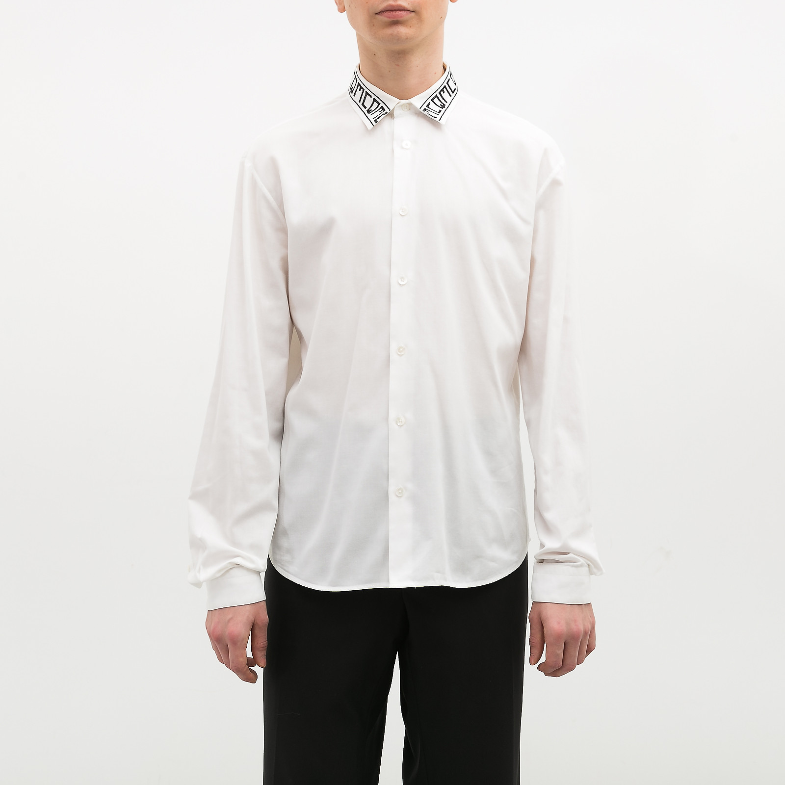 Рубашка белого цвета McQ by Alexander McQueen - фото из каталога магазина брендовой одежды Second Friend Store Рубашка McQ by Alexander McQueen - купить оригинал в секонд-хенде SFS - 1