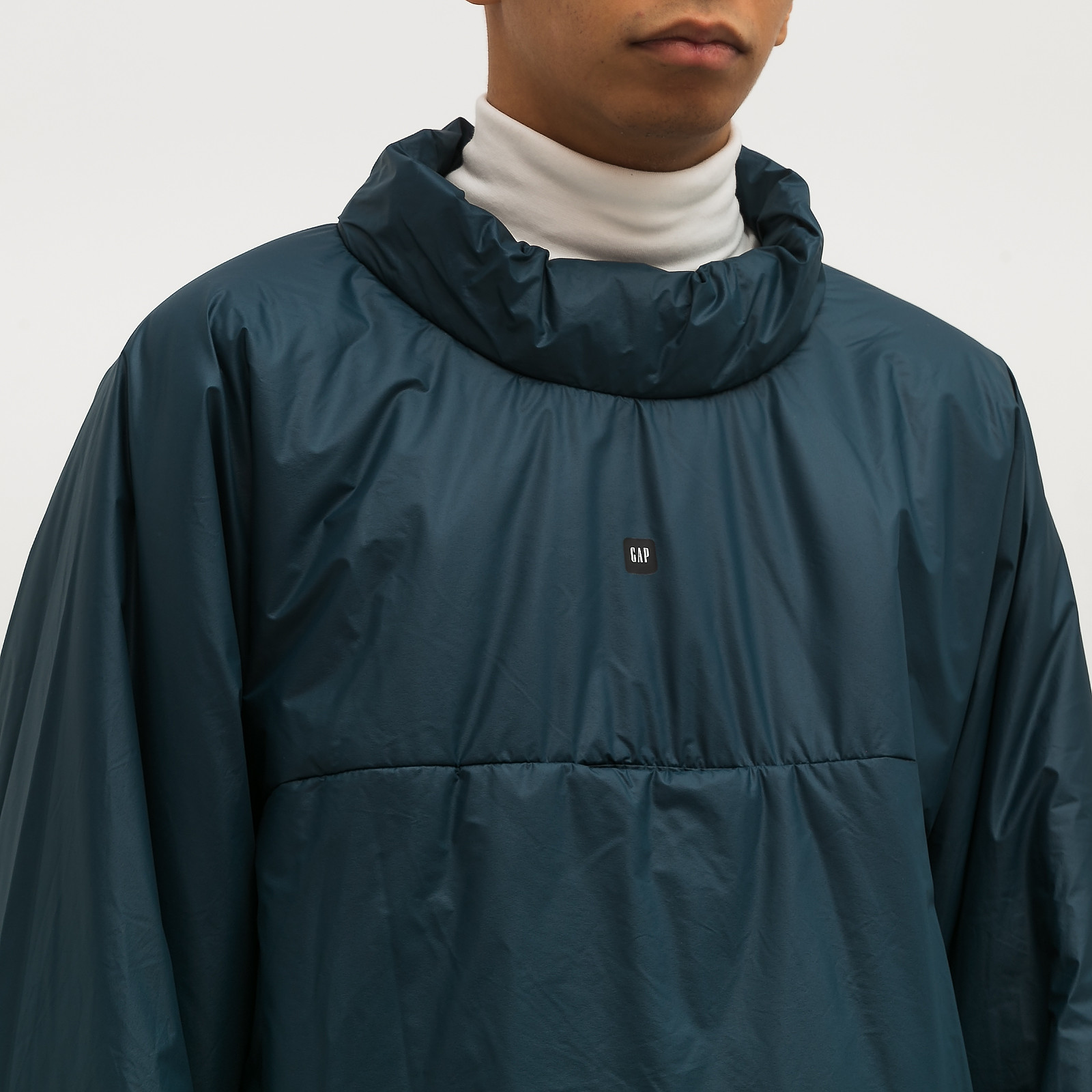 Анорак голубого цвета Yeezy x GAP - фото из каталога магазина брендовой одежды Second Friend Store Анорак Yeezy x GAP - купить оригинал в секонд-хенде SFS - 4