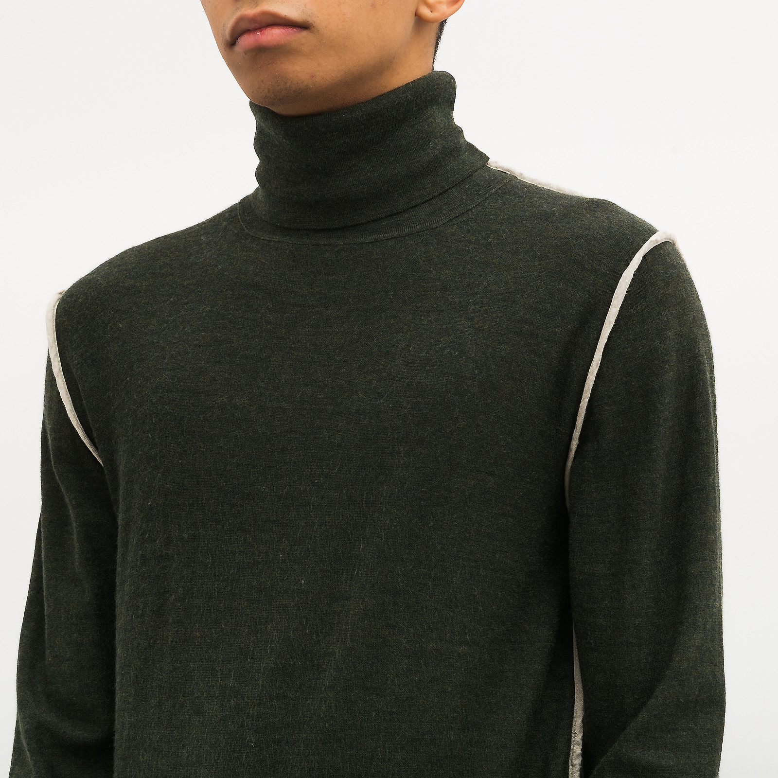 Водолазка зеленого цвета Dior - фото из каталога магазина брендовой одежды Second Friend Store Водолазка Dior - купить оригинал в секонд-хенде SFS - 4